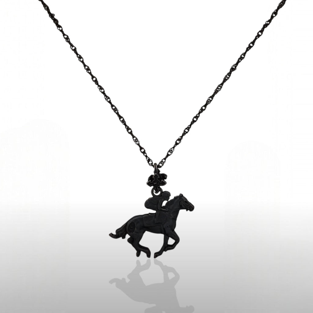 Жокей – Мъжки спортен медальон със състезателен кон – Оксидирано сребро 925 – Ръчно изработено бижу/талисман конен спорт – Идеален подарък – SSJ