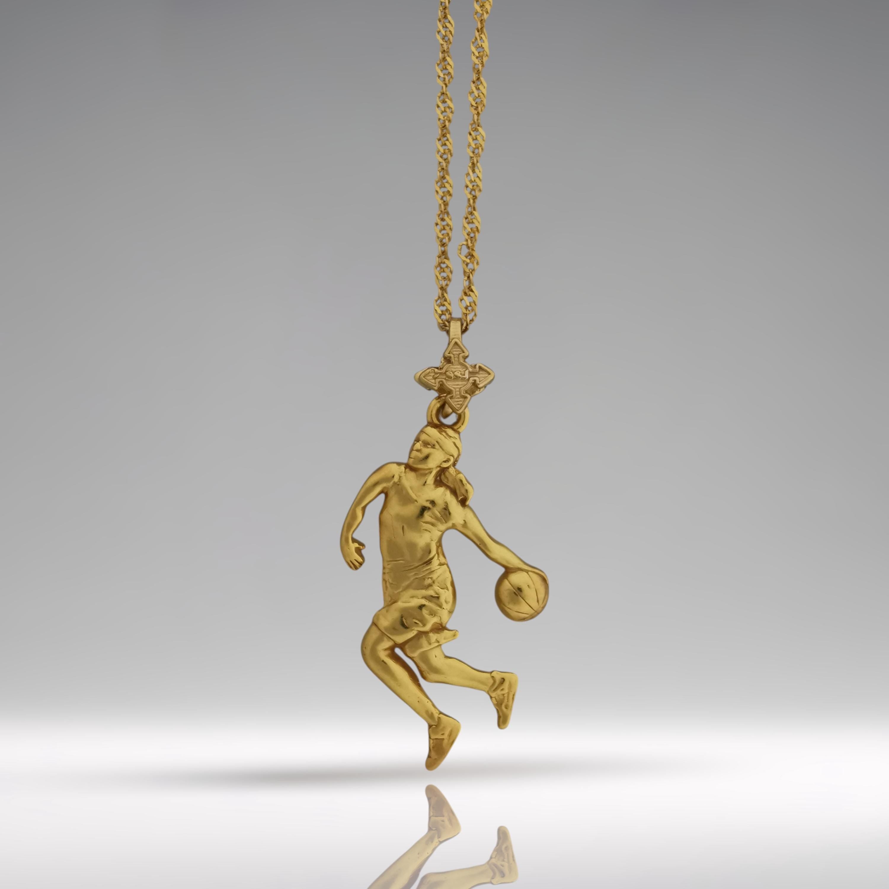 Баскетбол – Женски спортен медальон от сребро 925 с позлатено покритие – Ръчно изработено бижу талисман за баскетболистки и фенки на спорта – Идеален подарък за спортист, треньор или почитател – SSJ