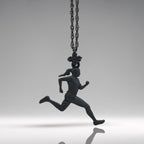 Атлетка – Женски спортен медальон за бегачки, спринтьорки и маратонки от сребро 925 с оксидирано покритие – Ръчно изработено бижу талисман за лекоатлетки – SSJ