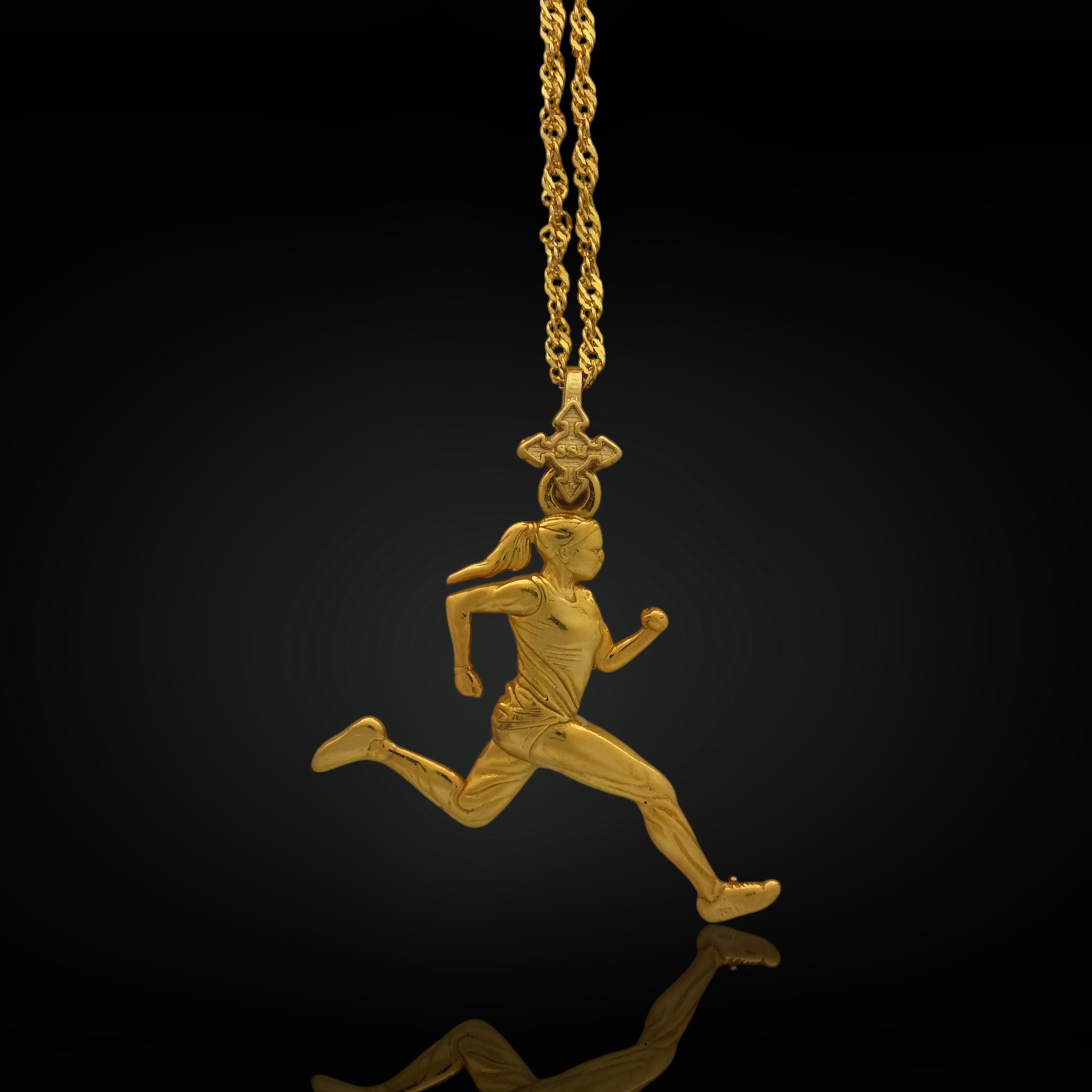 Атлетка – Женски спортен медальон за бегачки, спринтьорки и маратонки от сребро 925 с позлатено покритие – Ръчно изработено бижу талисман за лекоатлетки – SSJ