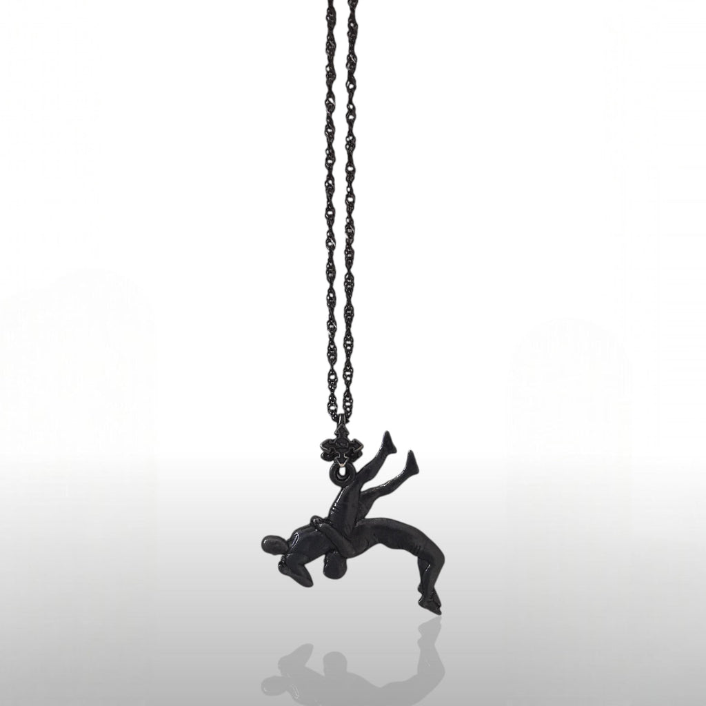 Борец – Мъжки спортен медальон за борба от сребро 925 с оксидирано покритие – Ръчно изработено бижу талисман за спортисти и фенове на бойните изкуства – SSJ