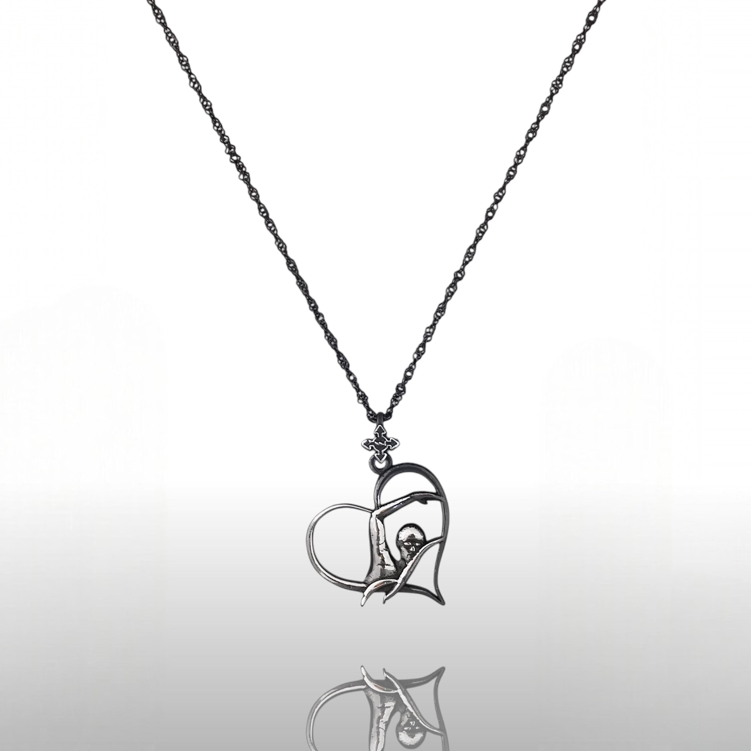 Любов към плуването – Дамски спортен медальон от сребро 925 с винтидж покритие – Ръчно изработено спортно бижу – Идеален подарък за жена, фенка на плуването – SSJ