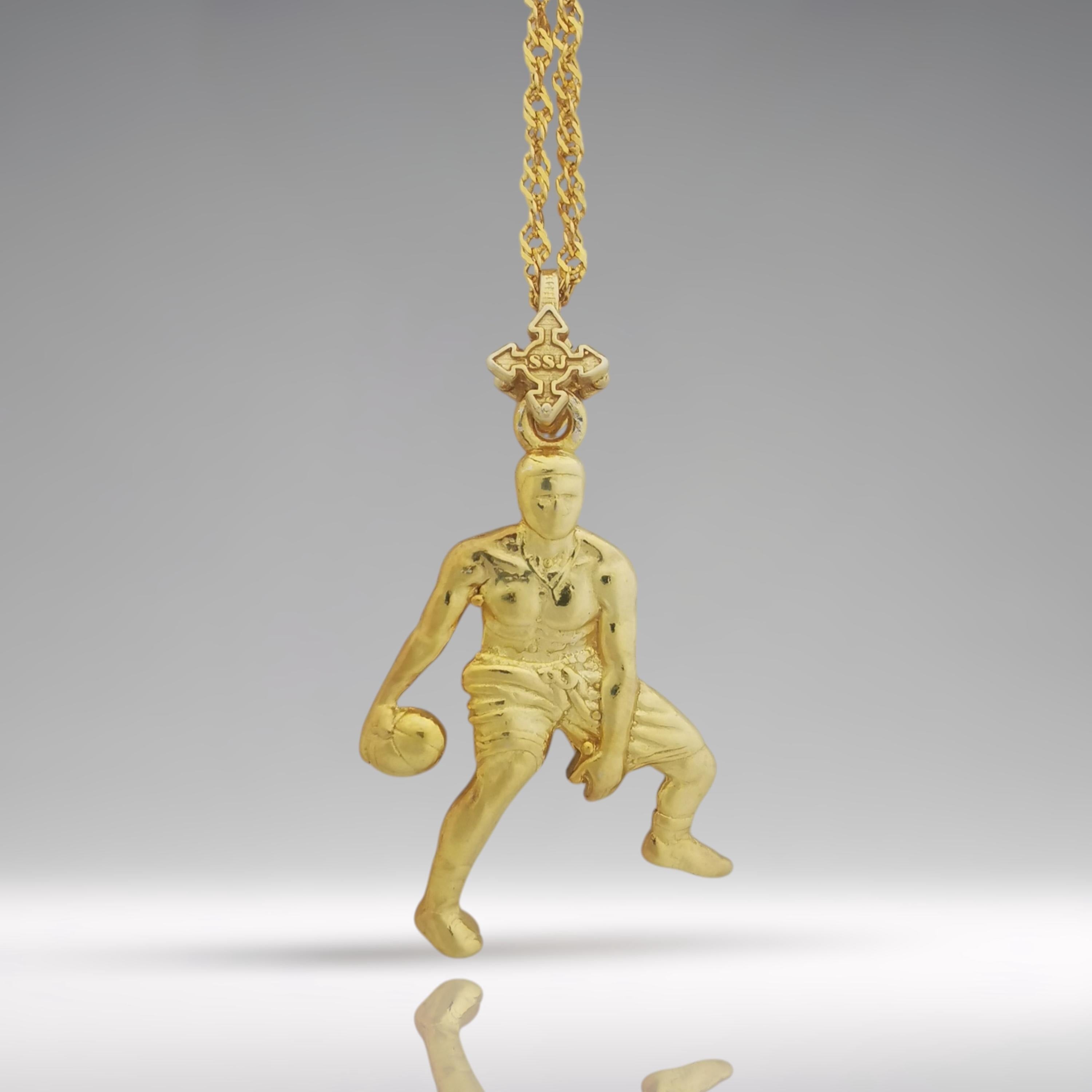 Баскетбол – Мъжки спортен медальон от сребро 925 с позлатено покритие – Ръчно изработено бижу талисман за баскетболисти и фенове – Идеален подарък за спортист, треньор или почитател – SSJ