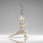 Фигурно пързаляне – Дамски спортен медальон от сребро 925 в класическо сребро – Ръчно изработено спортно бижу – Идеален подарък за жена, фенка на фигурното пързаляне – SSJ