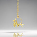 Въздушна акробатика – Женски спортен медальон от сребро 925 с 18K позлатено покритие – Ръчно изработено бижу талисман за гимнастички и танцьорки – Идеален подарък за спортист, треньор или артист – SSJ