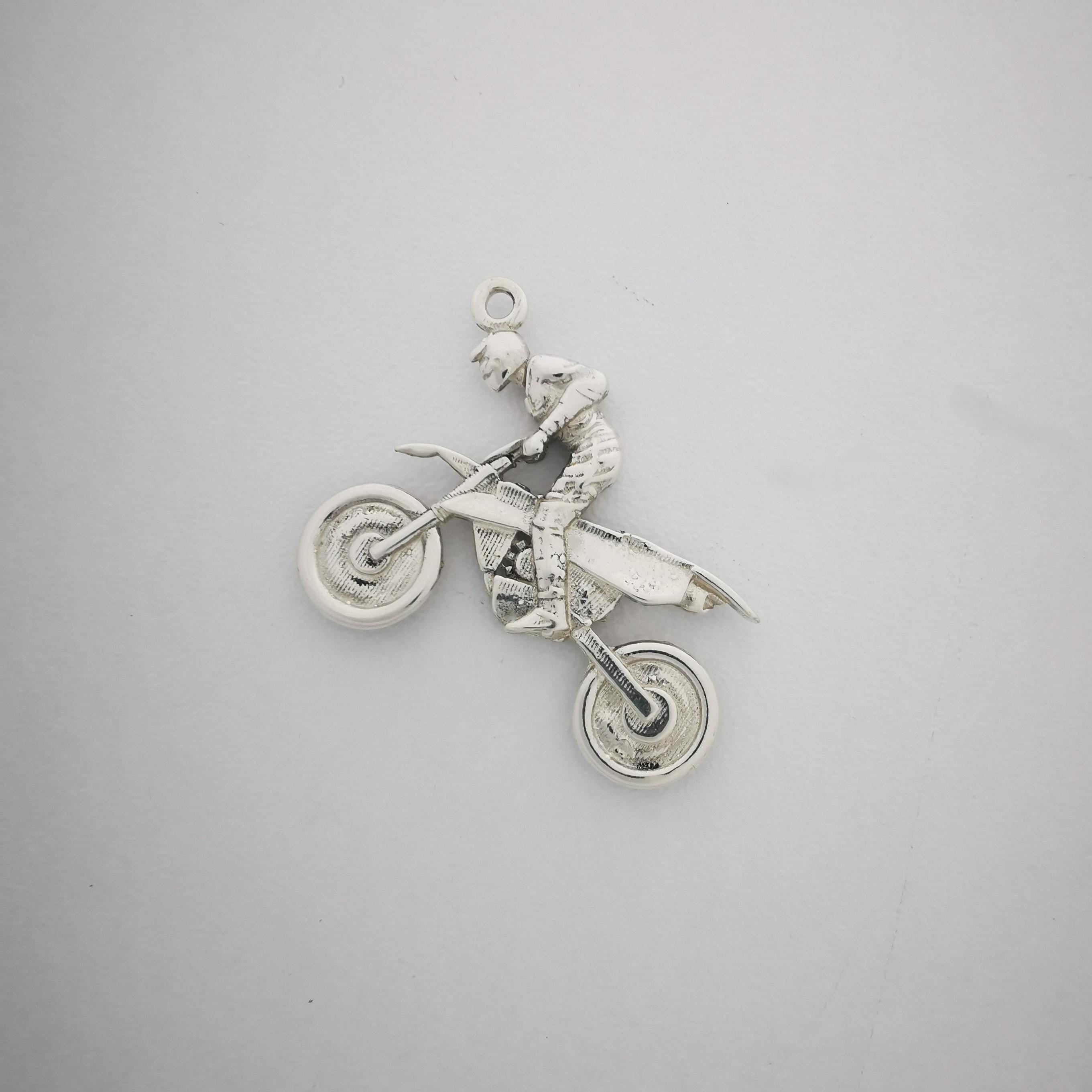 Мотокрос – Мъжки спортен медальон от сребро 925 в класическо сребро – Ръчно изработено спортно бижу – Идеален подарък за мъж, фен на мотокроса – SSJ