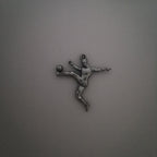 Футболист (воле) – Мъжки спортен медальон от сребро 925 с оксидирано покритие – Ръчно изработено спортно бижу – Идеален подарък за мъж, фен на футбола – SSJ