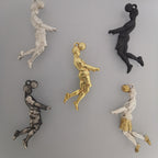 Футболист (удар с глава) – Мъжки спортен медальон от сребро 925 с частично позлатено покритие – Ръчно изработено спортно бижу – Идеален подарък за мъж, фен на футбола – SSJ