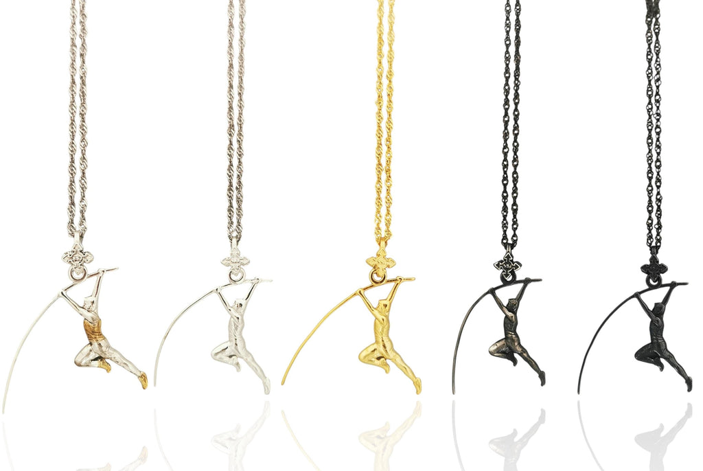 Овчарски скок – Мъжки спортен медальон от сребро 925 в класическо сребро – Ръчно изработено спортно бижу – Идеален подарък за мъж, фен на леката атлетика – SSJ