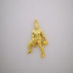 Баскетбол – Мъжки спортен медальон от сребро 925 с позлатено покритие – Ръчно изработено бижу талисман за баскетболисти и фенове – Идеален подарък за спортист, треньор или почитател – SSJ