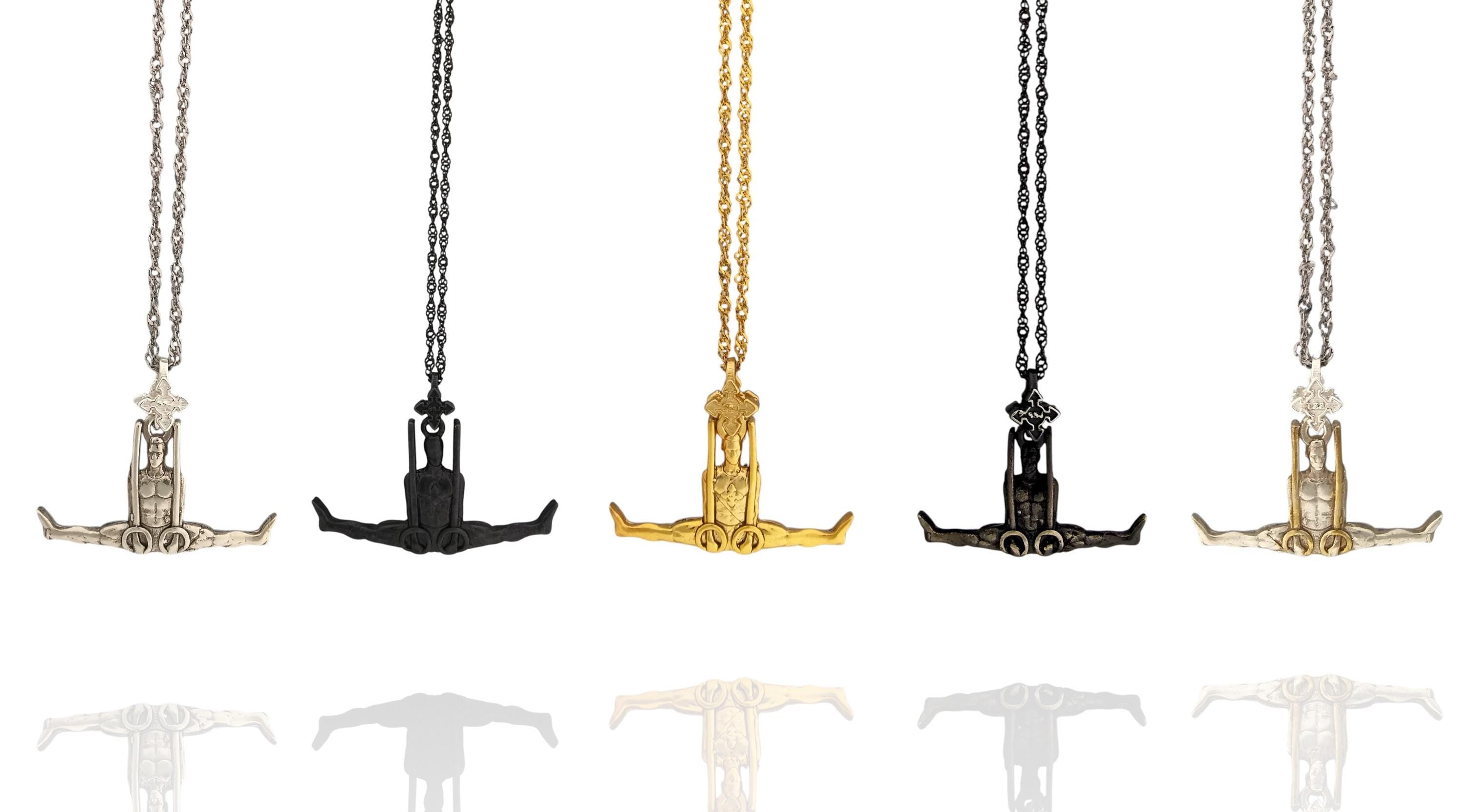 Гимнастик на халки – Мъжки спортен медальон от сребро 925 с частично позлатено покритие – Ръчно изработено бижу талисман за гимнастици и спортисти – Идеален подарък за спортист, треньор или фен – SSJ