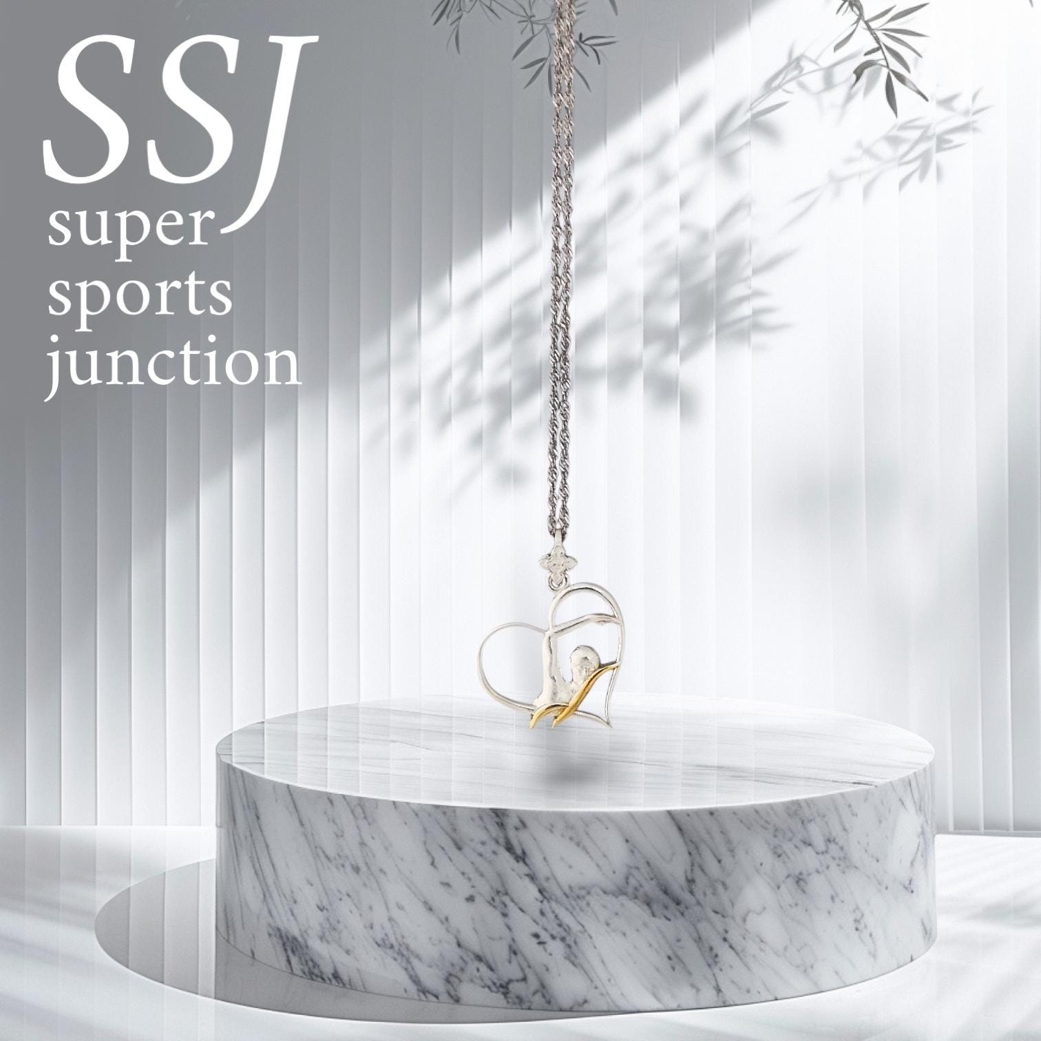 Любов към плуването – Дамски спортен медальон от сребро 925 с частично позлатено покритие – Ръчно изработено спортно бижу – Идеален подарък за жена, фенка на плуването – SSJ