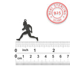 Американски футбол – Мъжки спортен медальон от сребро 925 с оксидирано покритие – Ръчно изработено бижу талисман за спортисти и фенове – Идеален подарък за играч, треньор или почитател – SSJ