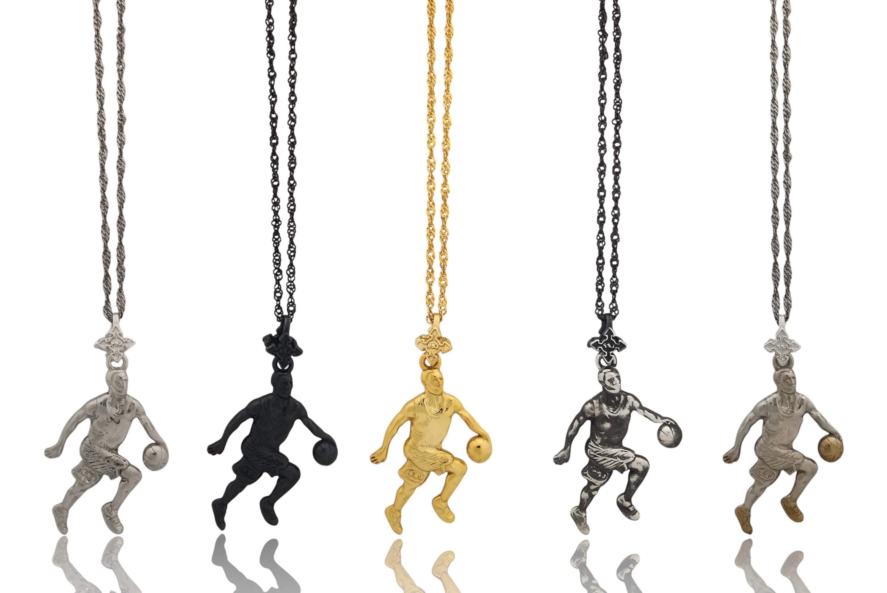 Баскетбол – Мъжки спортен медальон от сребро 925 с класическо полирано покритие – Ръчно изработено бижу талисман за баскетболисти и фенове – Идеален подарък за спортист, треньор или почитател – SSJ