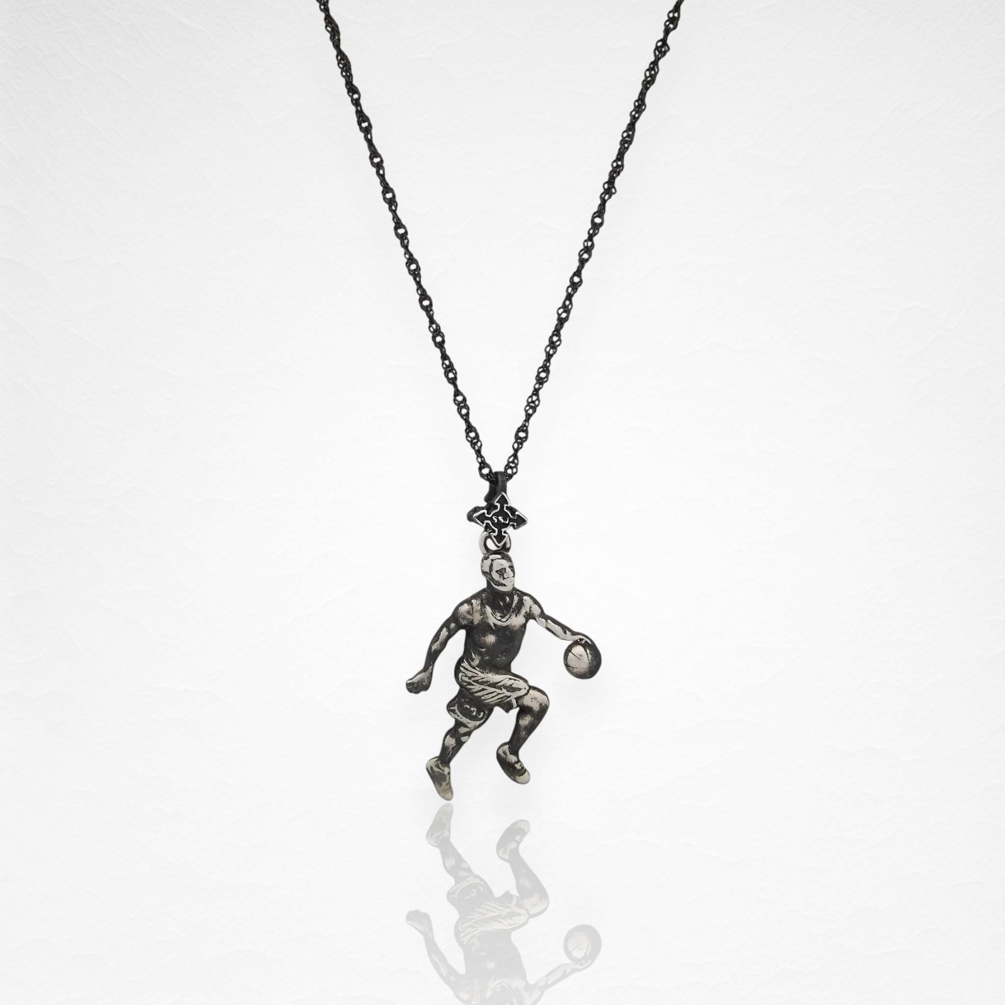 Баскетбол – Мъжки спортен медальон от сребро 925 с винтидж покритие – Ръчно изработено бижу талисман за баскетболисти и фенове – Идеален подарък за спортист, треньор или почитател – SSJ