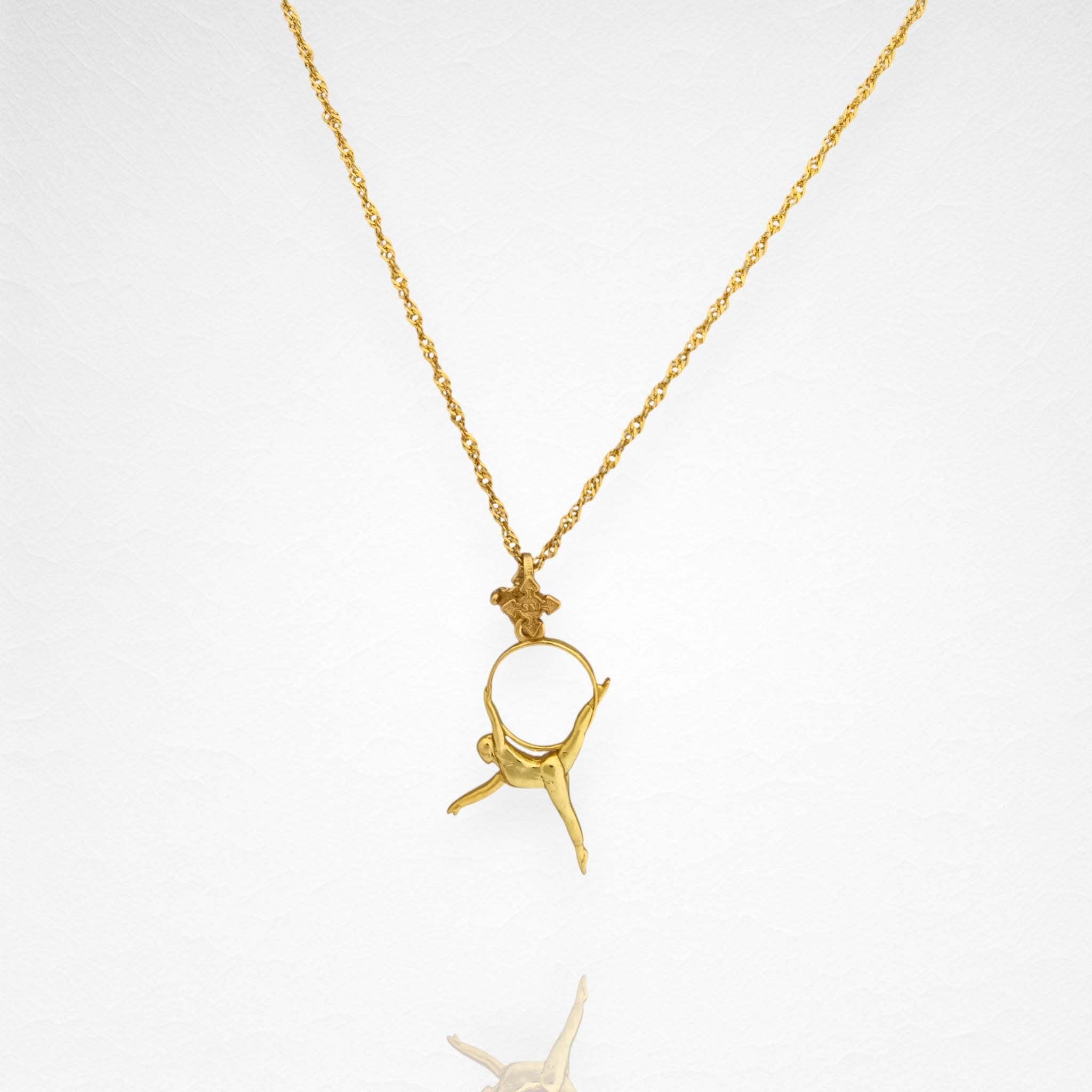 Въздушна акробатика – Женски спортен медальон от сребро 925 с 18K позлатено покритие – Ръчно изработено бижу талисман за гимнастички и танцьорки – Идеален подарък за спортист, треньор или фен – SSJ