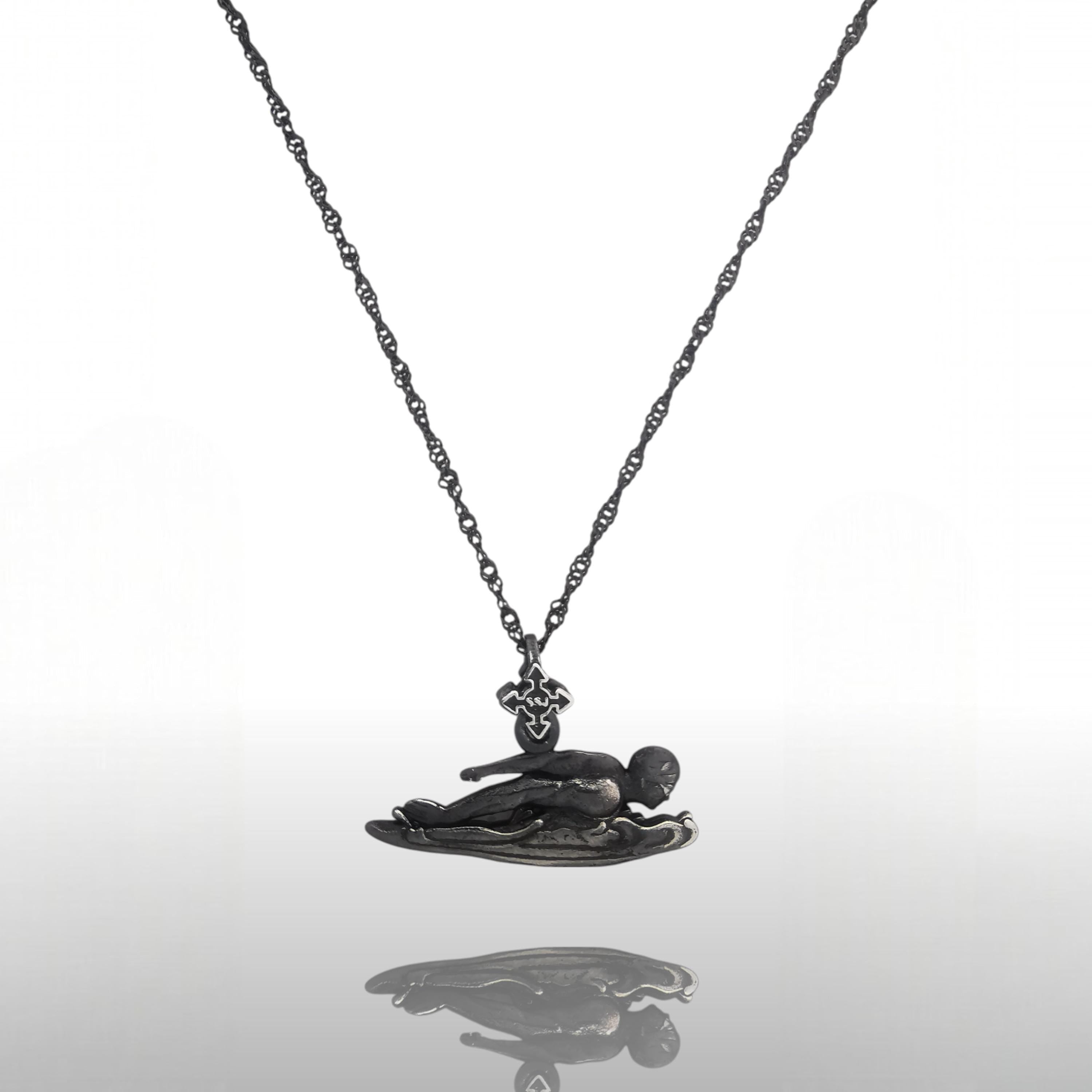 Плувец (бътерфлай) – Мъжки спортен медальон от сребро 925 с винтидж покритие – Ръчно изработено спортно бижу – Идеален подарък за мъж, фен на плуването – SSJ