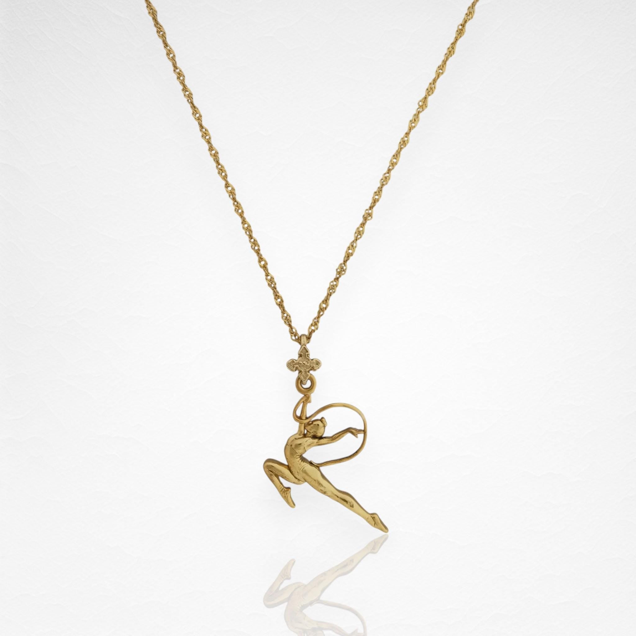 Художествена гимнастика (съчетание с лента) – Дамски спортен медальон от сребро 925 с позлатено покритие – Ръчно изработено спортно бижу – Идеален подарък за жена, фенка на художествената гимнастика – SSJ