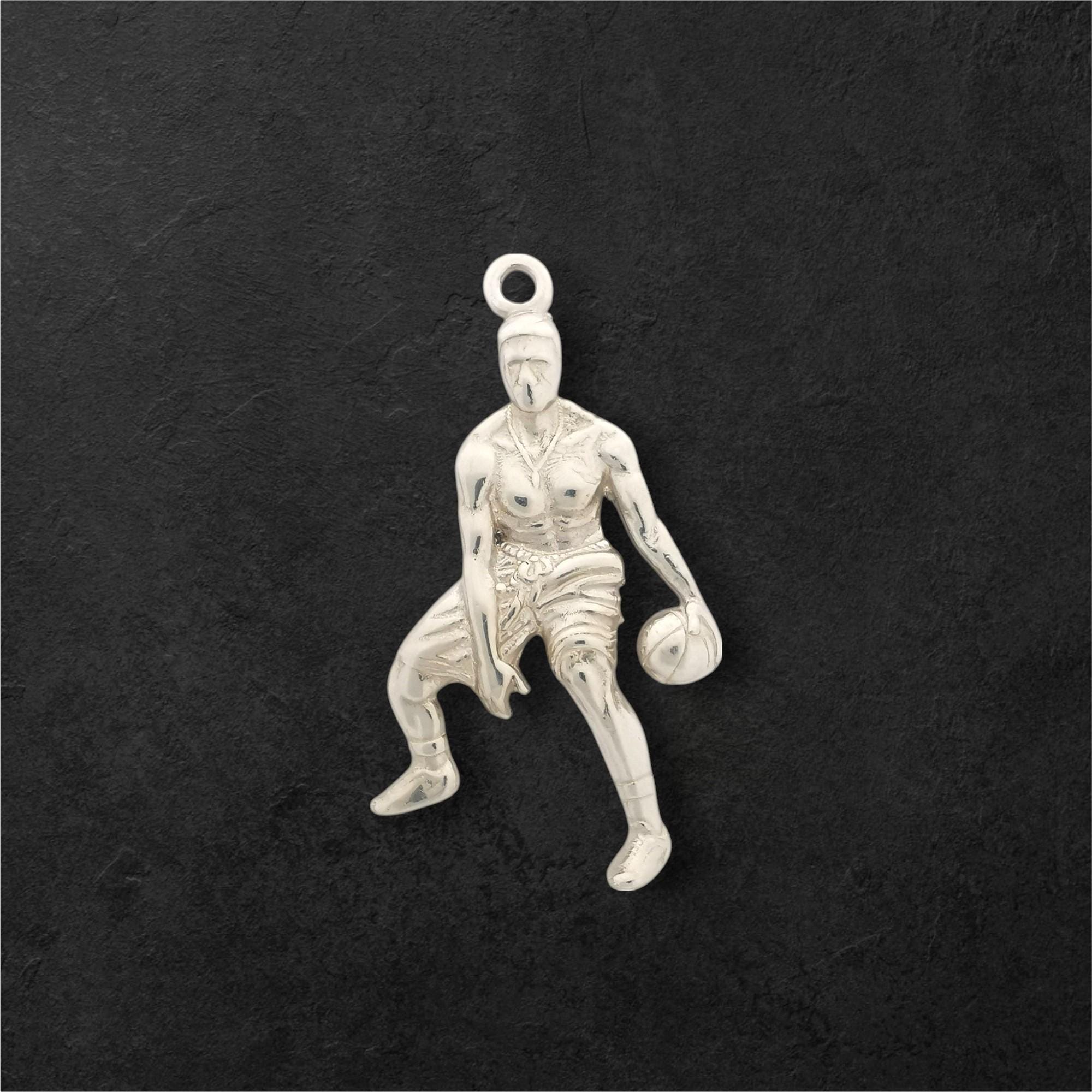 Баскетбол – Мъжки спортен медальон от сребро 925 – Ръчно изработено бижу талисман за баскетболисти и фенове – Идеален подарък за спортист, треньор или почитател – SSJ