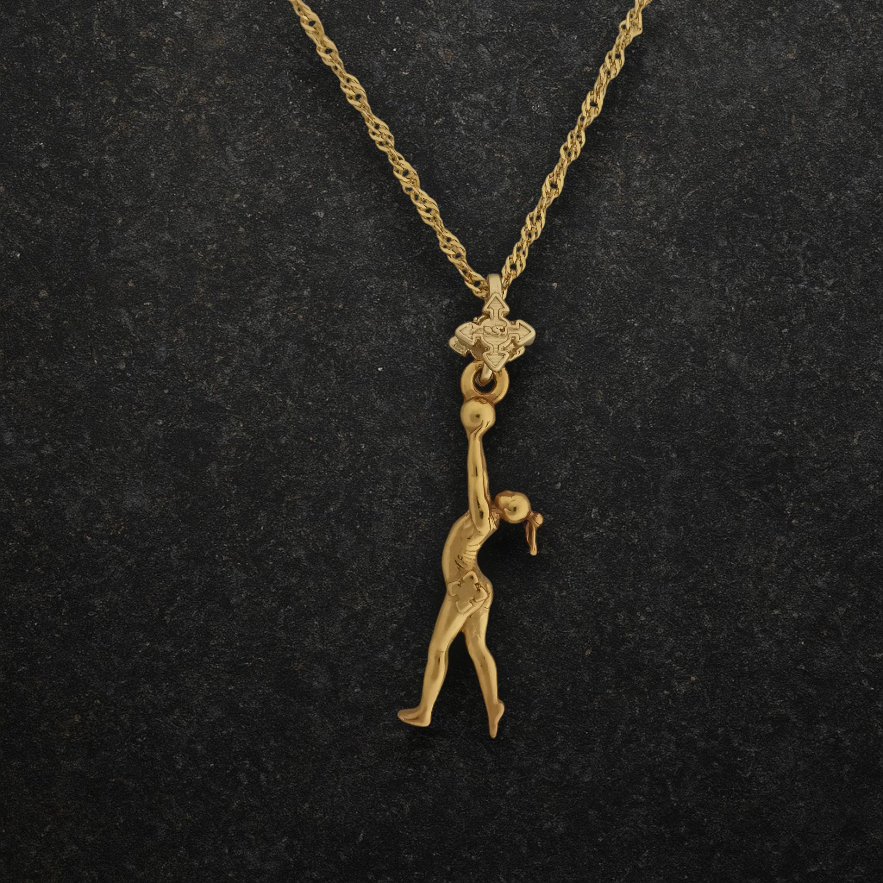 Художествена гимнастика (съчетание с топка) – Дамски спортен медальон от сребро 925 с позлатено покритие – Ръчно изработено спортно бижу – Идеален подарък за жена, фенка на художествената гимнастика – SSJ