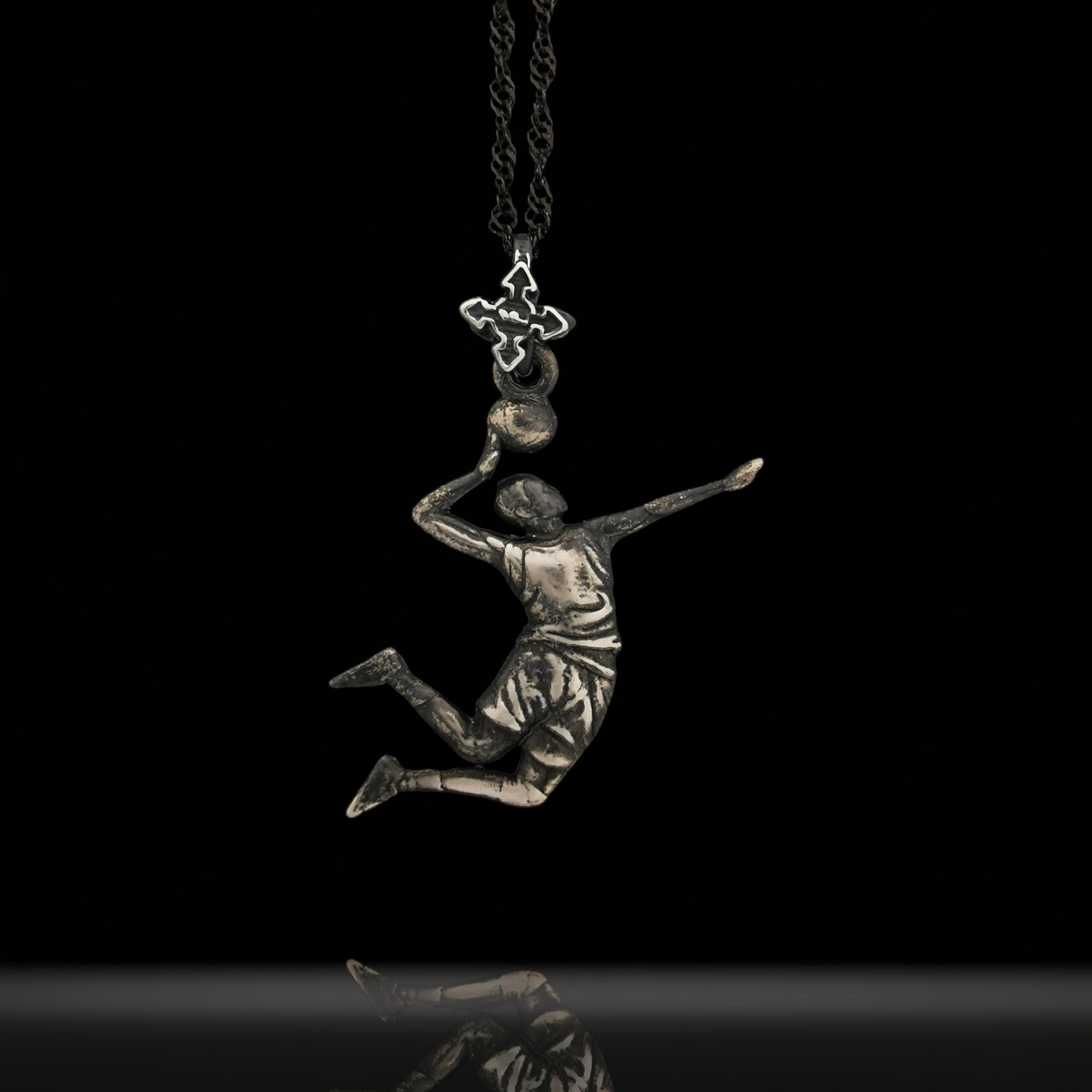 Волейболист – Мъжки спортен медальон с винтидж покритие – Сребро 925 – Ръчно изработено бижу/талисман – Идеален подарък – SSJ