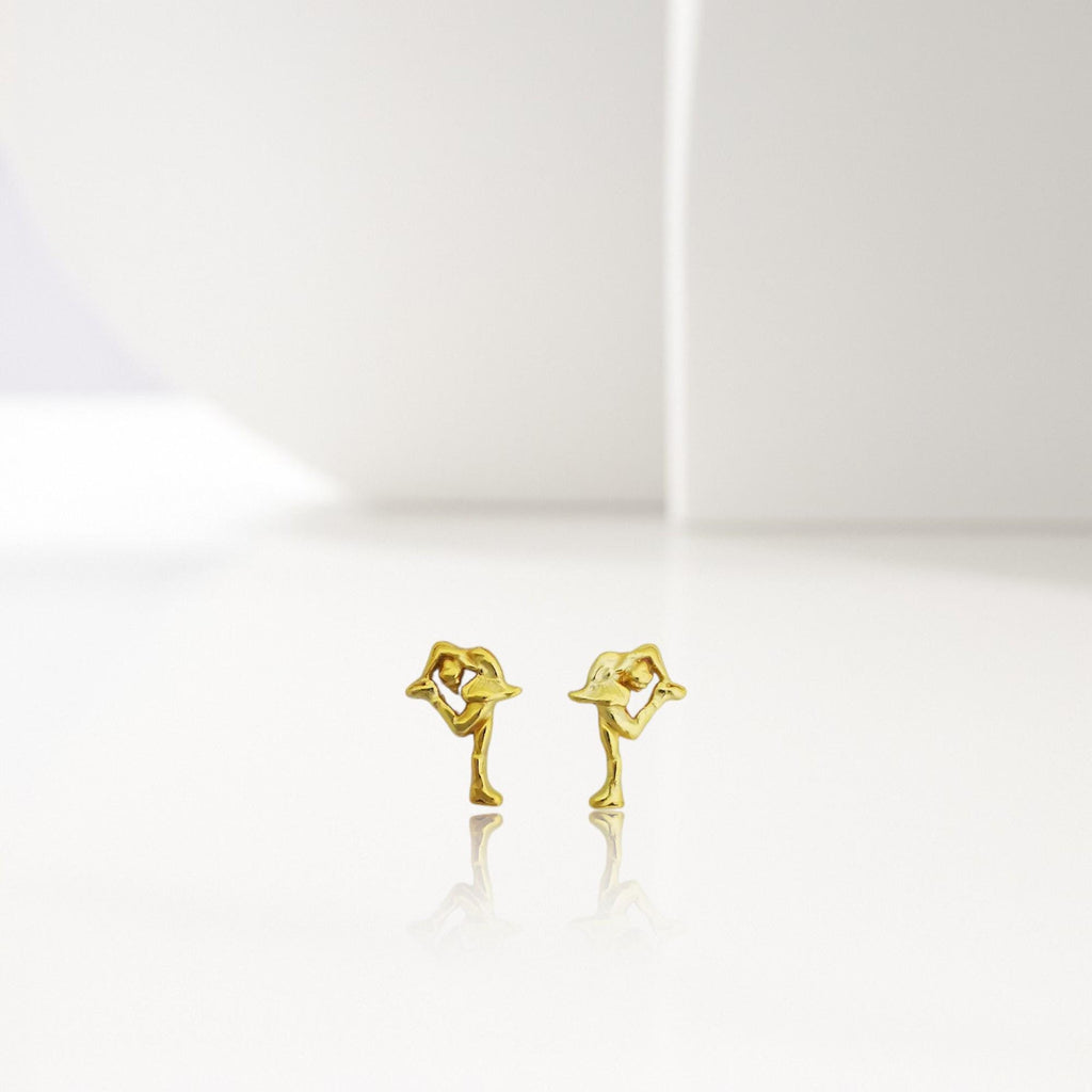 Фигурно пързаляне (Биелманов пирует) – Дамски сребърни обеци с позлатено покритие – Ръчно изработени спортни бижута – Идеален подарък за жена, фенка на фигурното пързаляне – SSJ