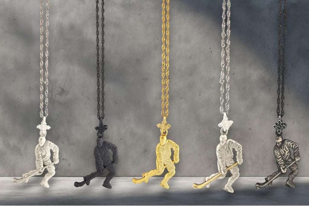 Хокеист (водене на шайба) – Мъжки спортен медальон от сребро 925 с оксидирано покритие – Ръчно изработено спортно бижу – Идеален подарък за мъж, фен на хокея – SSJ