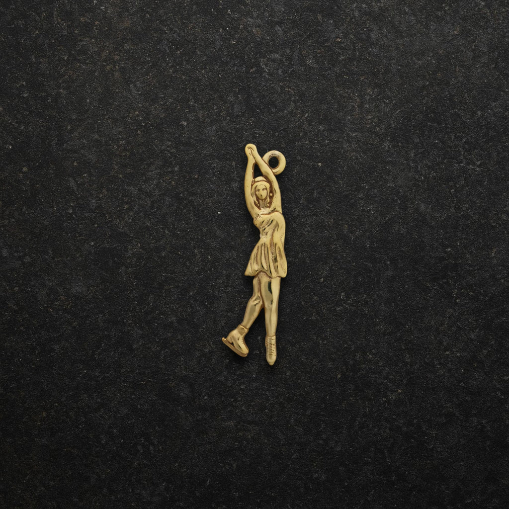 Фигурно пързаляне – Дамски спортен медальон от сребро 925 с позлатено покритие – Ръчно изработено спортно бижу – Идеален подарък за жена, фенка на фигурното пързаляне – SSJ