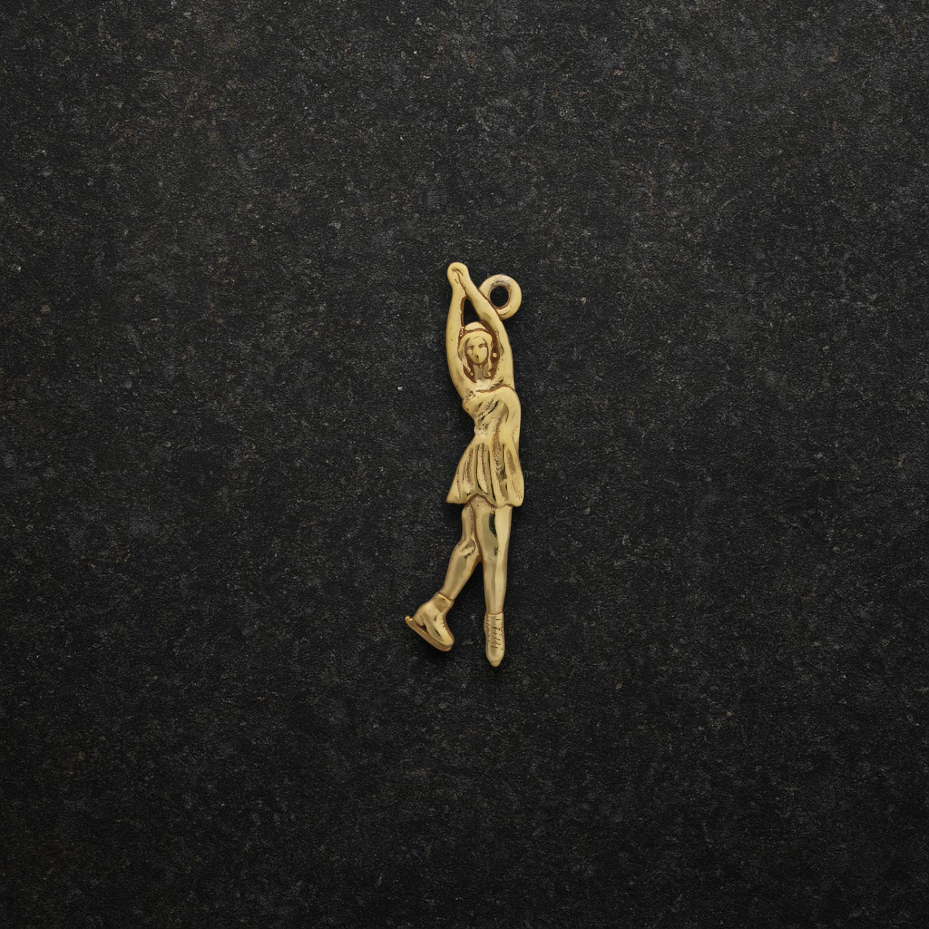 Фигурно пързаляне – Дамски спортен медальон от сребро 925 с позлатено покритие – Ръчно изработено спортно бижу – Идеален подарък за жена, фенка на фигурното пързаляне – SSJ