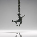 Скейтбордист – Мъжки спортен медальон от сребро 925 с оксидирано покритие – Ръчно изработено спортно бижу – Идеален подарък за мъж, фен на скейтборда – SSJ