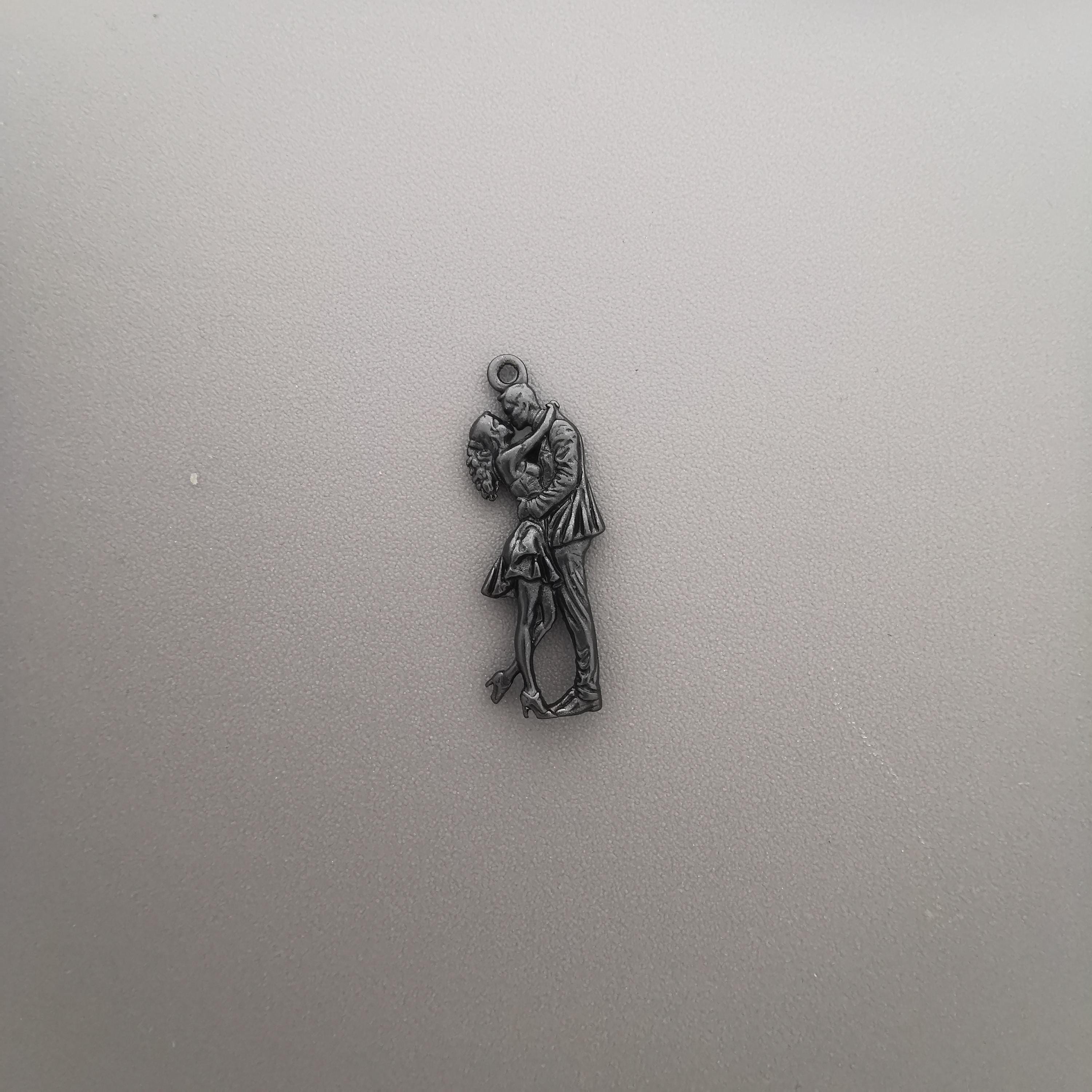 Танго – Унисекс медальон с оксидирано покритие – Сребро 925 – Ръчно изработено бижу – Идеален подарък – SSJ