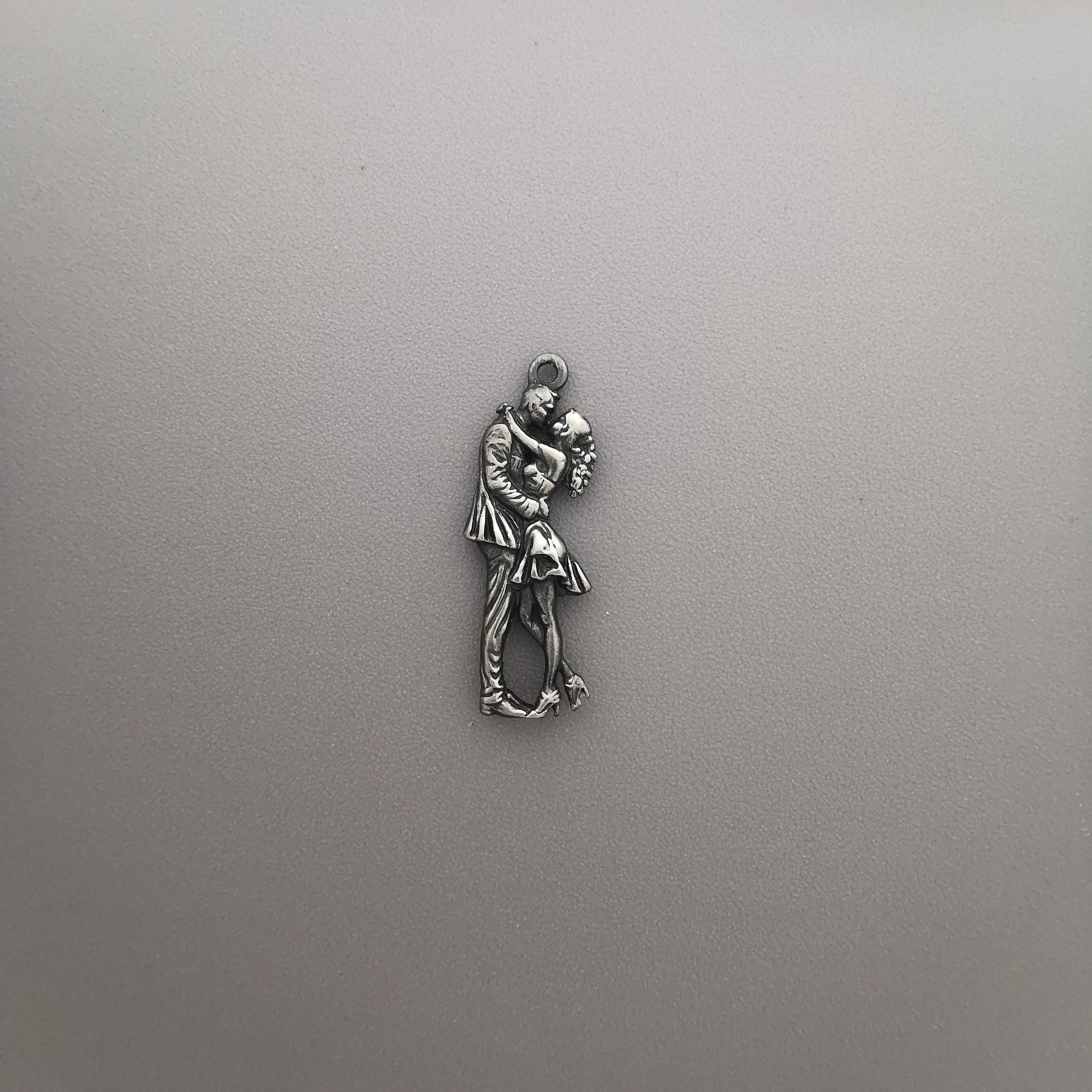 Танго – Унисекс спортен медальон с винтидж покритие – Сребро 925 – Ръчно изработено спортно бижу – Идеален подарък за жена, фенка на тангото – SSJ