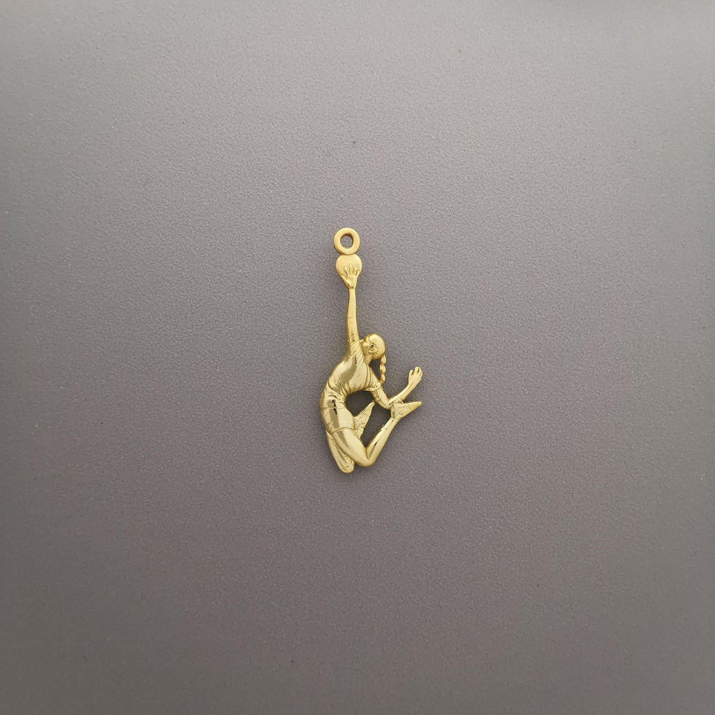 Волейболистка – Женски спортен медальон с позлатено покритие – Сребро 925 – Ръчно изработено бижу/талисман – SSJ