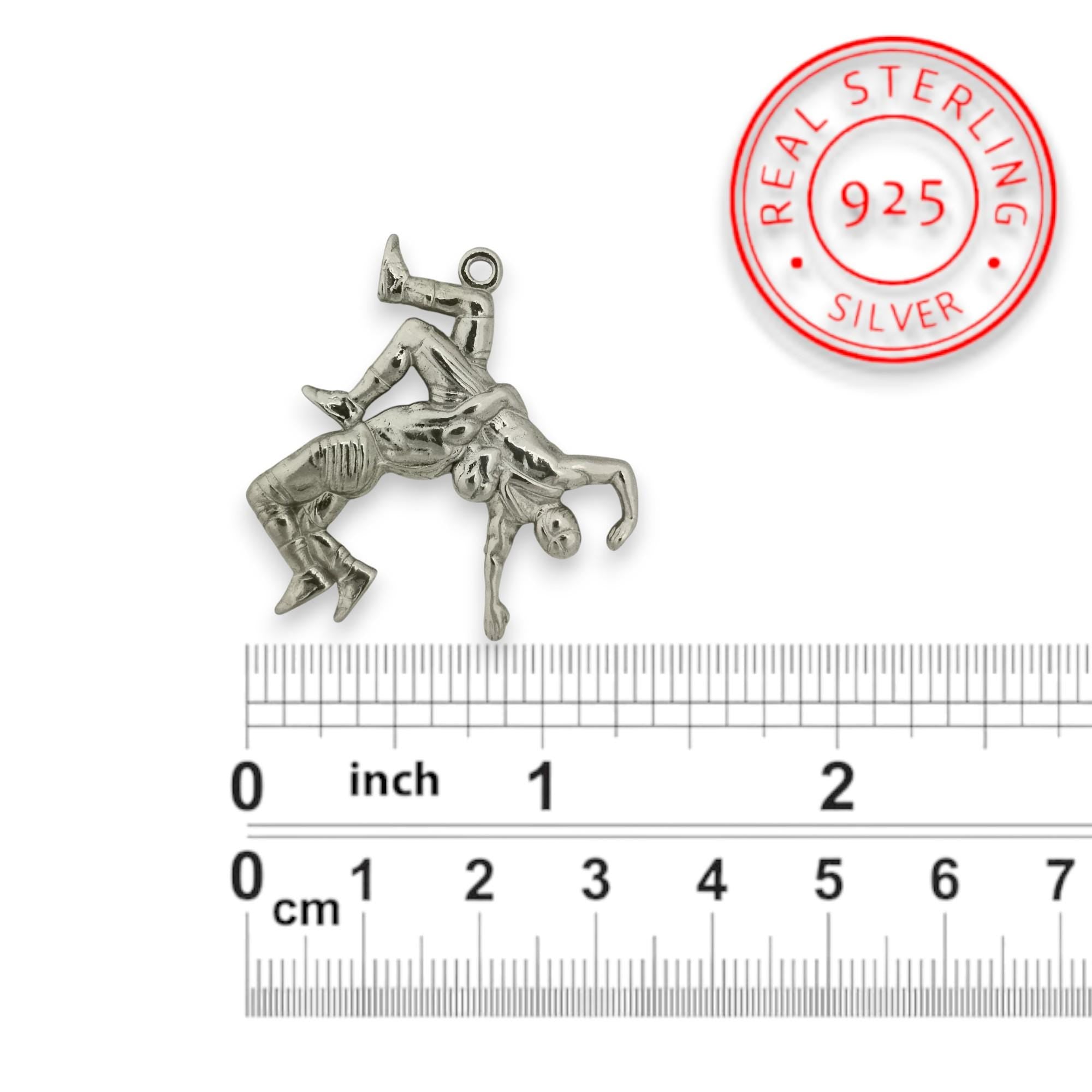 Борба – Мъжки спортен медальон от сребро 925 – Ръчно изработено бижу талисман за борци, треньори и фенове на бойните изкуства – SSJ