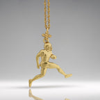 Американски футбол – Мъжки спортен медальон от сребро 925 с позлатено покритие – Ръчно изработено бижу талисман за спортисти и фенове – Идеален подарък за играч, треньор или почитател – SSJ