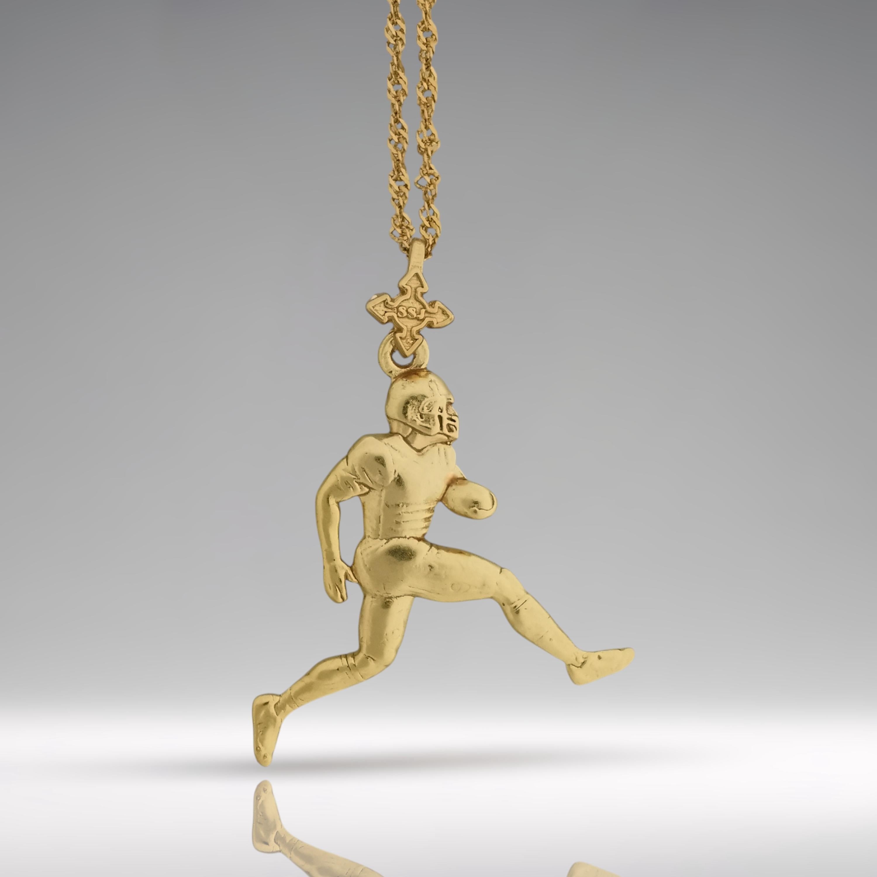 Американски футбол – Мъжки спортен медальон от сребро 925 с позлатено покритие – Ръчно изработено бижу талисман за спортисти и фенове – Идеален подарък за играч, треньор или почитател – SSJ