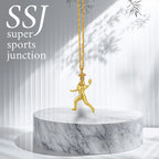 Американски футбол – Мъжки спортен медальон от сребро 925 с позлатено покритие – Ръчно изработено бижу талисман за спортисти и фенове – Идеален подарък за играч, треньор или почитател – SSJ