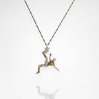 Футболист (задна ножица) – Мъжки спортен медальон от сребро 925 с частично позлатено покритие – Ръчно изработено спортно бижу – Идеален подарък за мъж, фен на футбола – SSJ