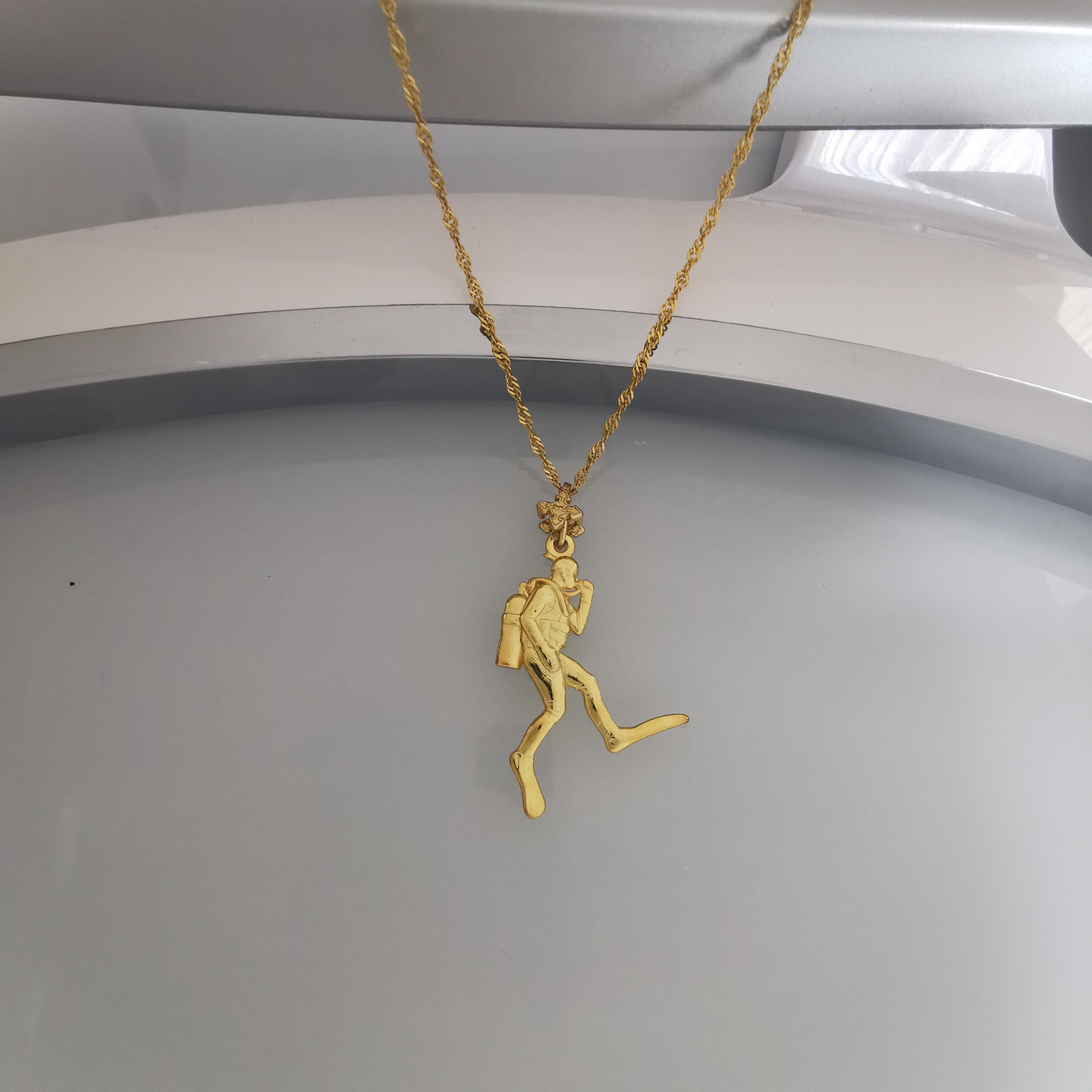 Гмуркач – Мъжки медальон Водолаз от сребро 925 с позлатено покритие – Ръчно изработено бижу Дайвинг за любители на морето и подводните спортове – SSJ