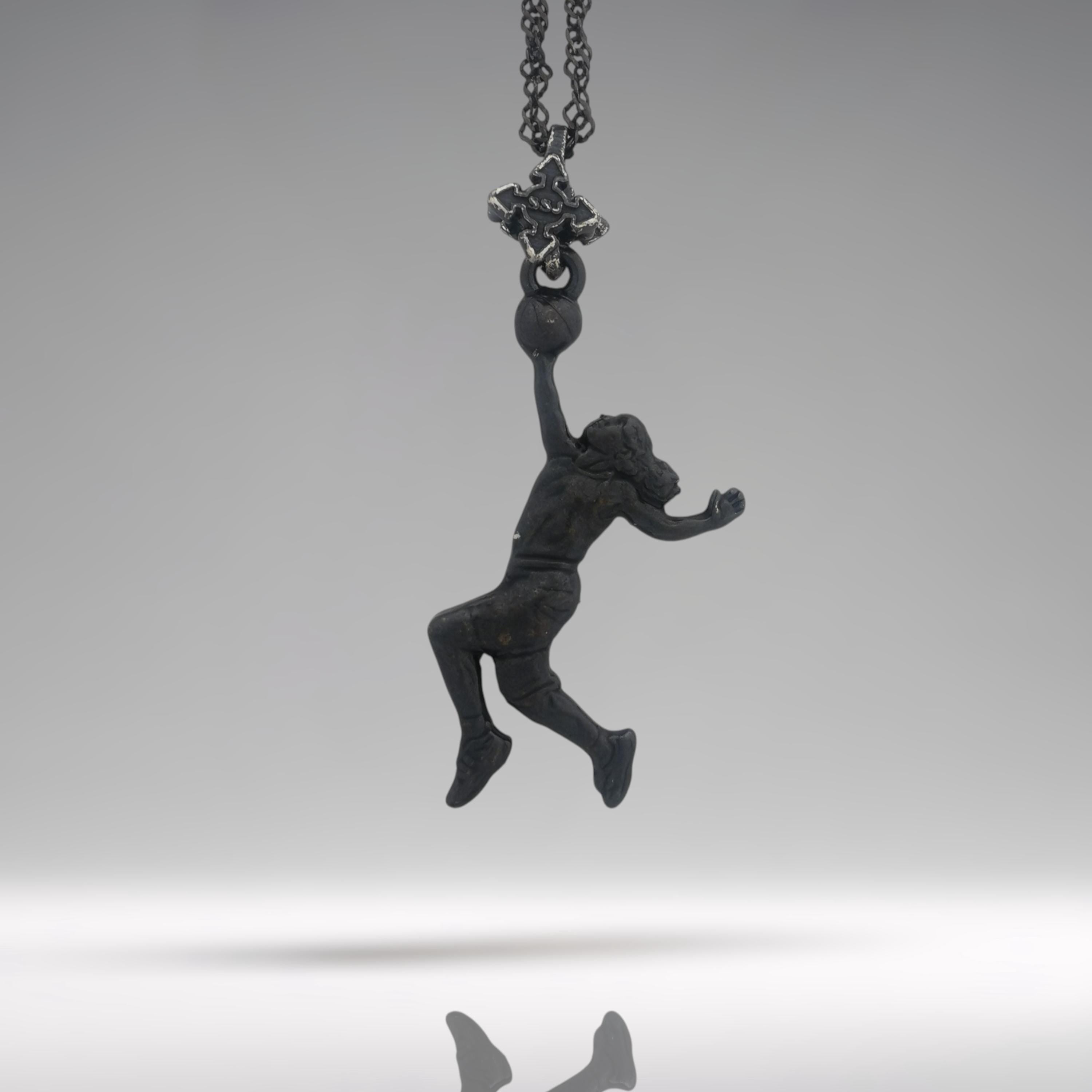 Баскетбол – Женски спортен медальон от сребро 925 с оксидирано покритие – Ръчно изработено бижу талисман за баскетболистки и фенки на спорта – Идеален подарък за спортист, треньор или почитател – SSJ