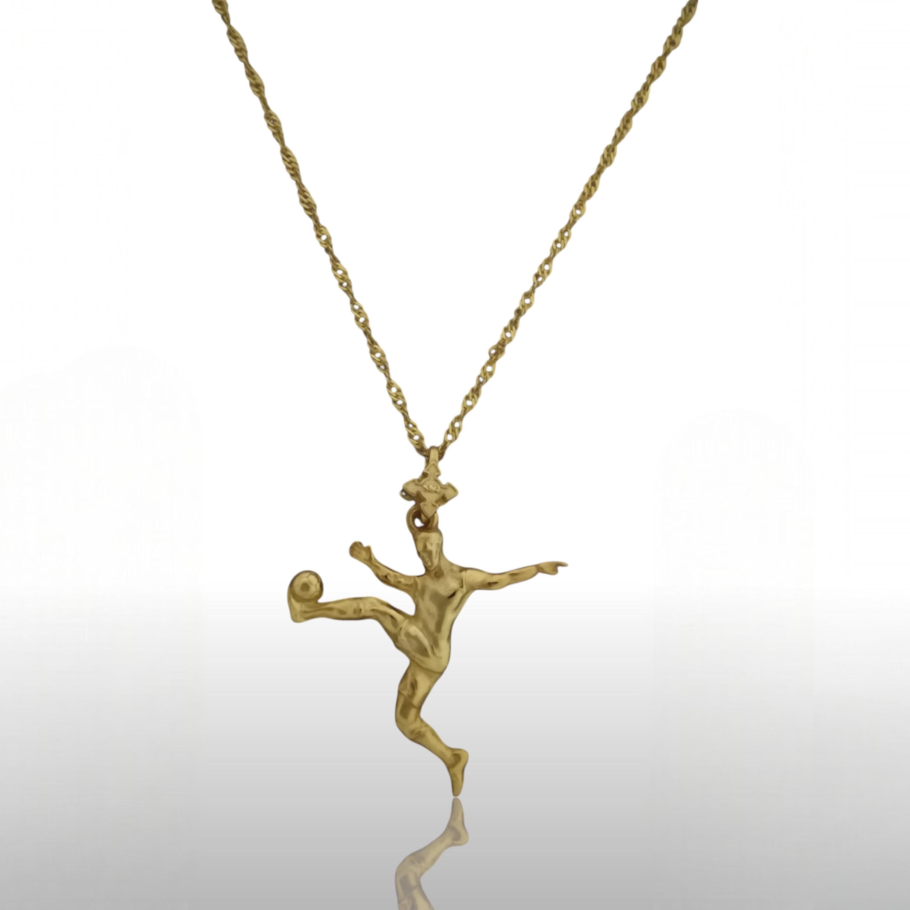 Футболист (воле) – Мъжки спортен медальон от сребро 925 с позлатено покритие – Ръчно изработено спортно бижу – Идеален подарък за мъж, фен на футбола – SSJ