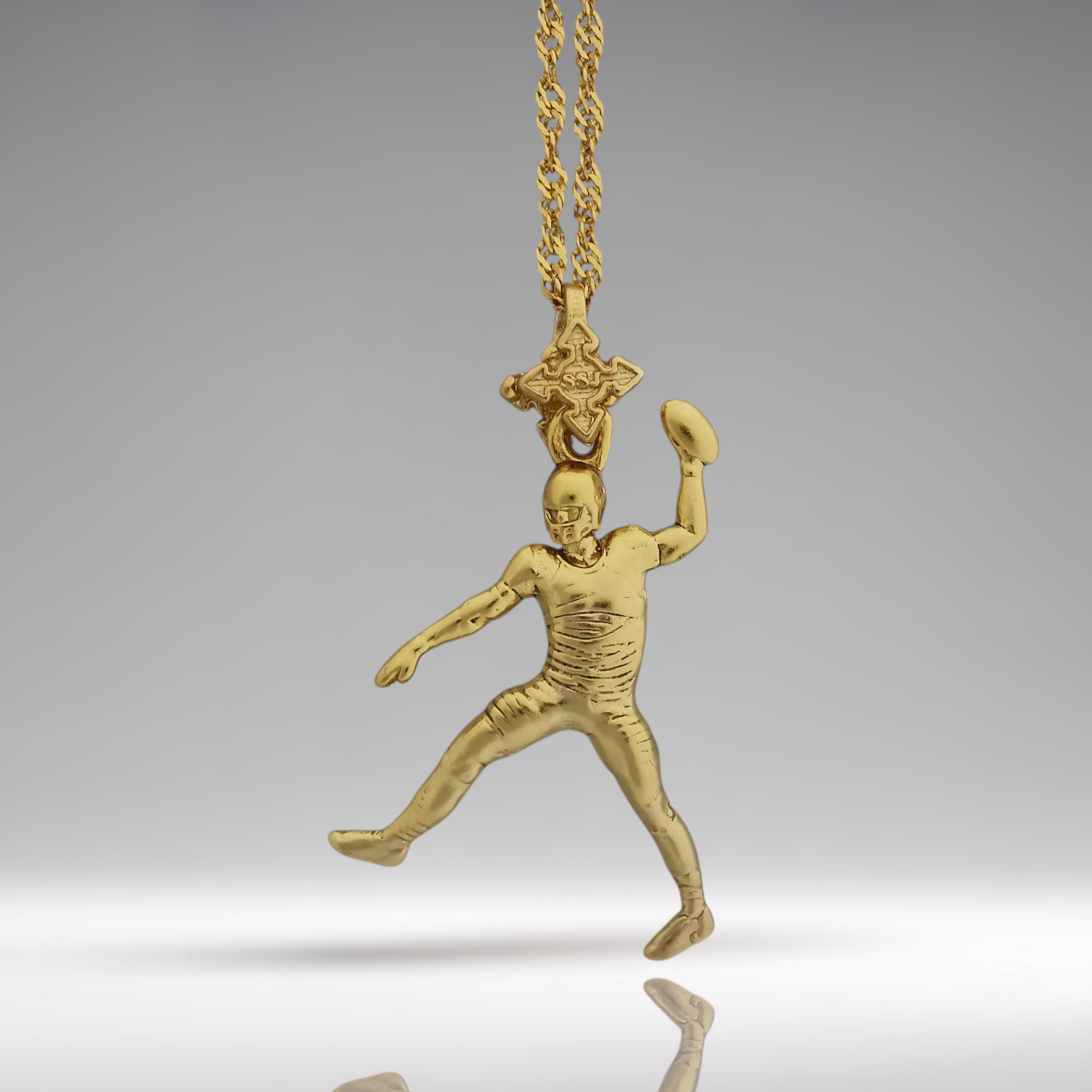 Американски футбол – Мъжки спортен медальон от сребро 925 с позлатено покритие – Ръчно изработено бижу талисман за спортисти и фенове – Идеален подарък за играч, треньор или почитател – SSJ