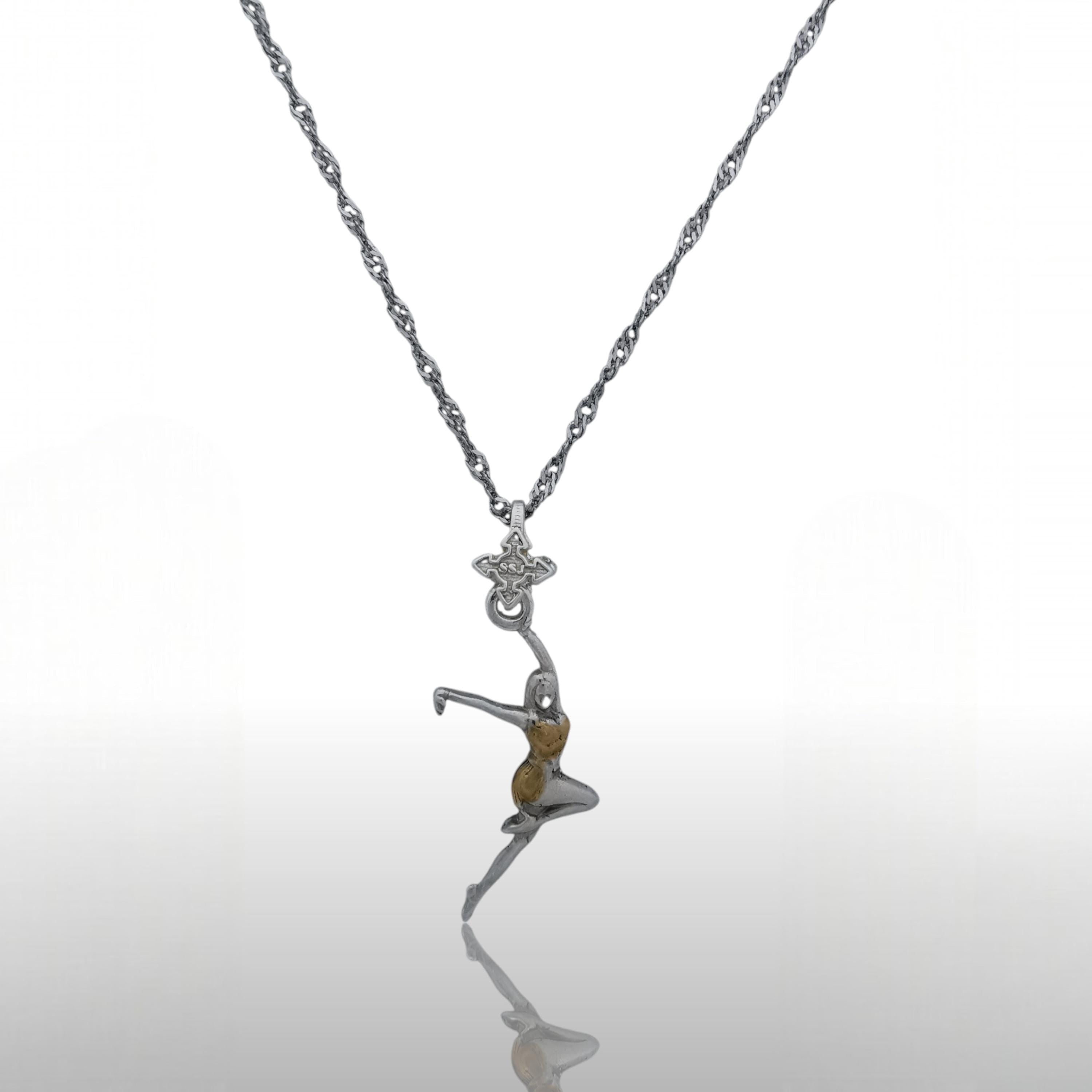 Танцьорка – Дамски спортен медальон от сребро 925 с частично позлатено покритие – Ръчно изработено спортно бижу – Идеален подарък за жена, фенка на спортните танци – SSJ