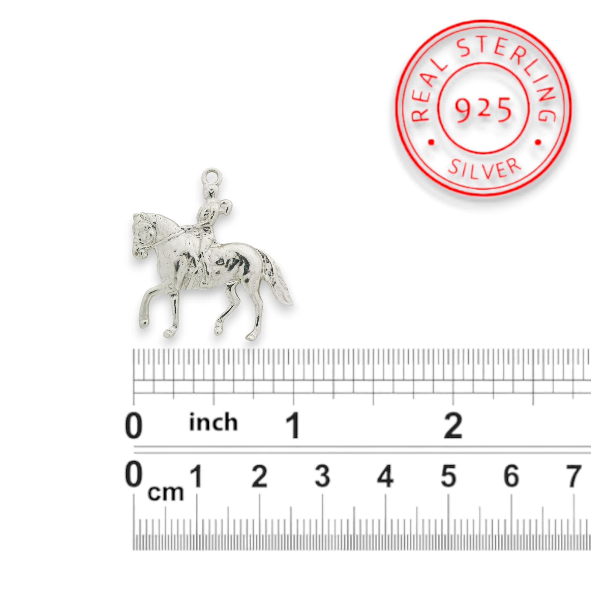 Конен спорт – Дамски медальон с фигура на ездачка – Класическо сребро 925 – Ръчно изработено спортно бижу/талисман конна езда – Идеален подарък за жена – SSJ