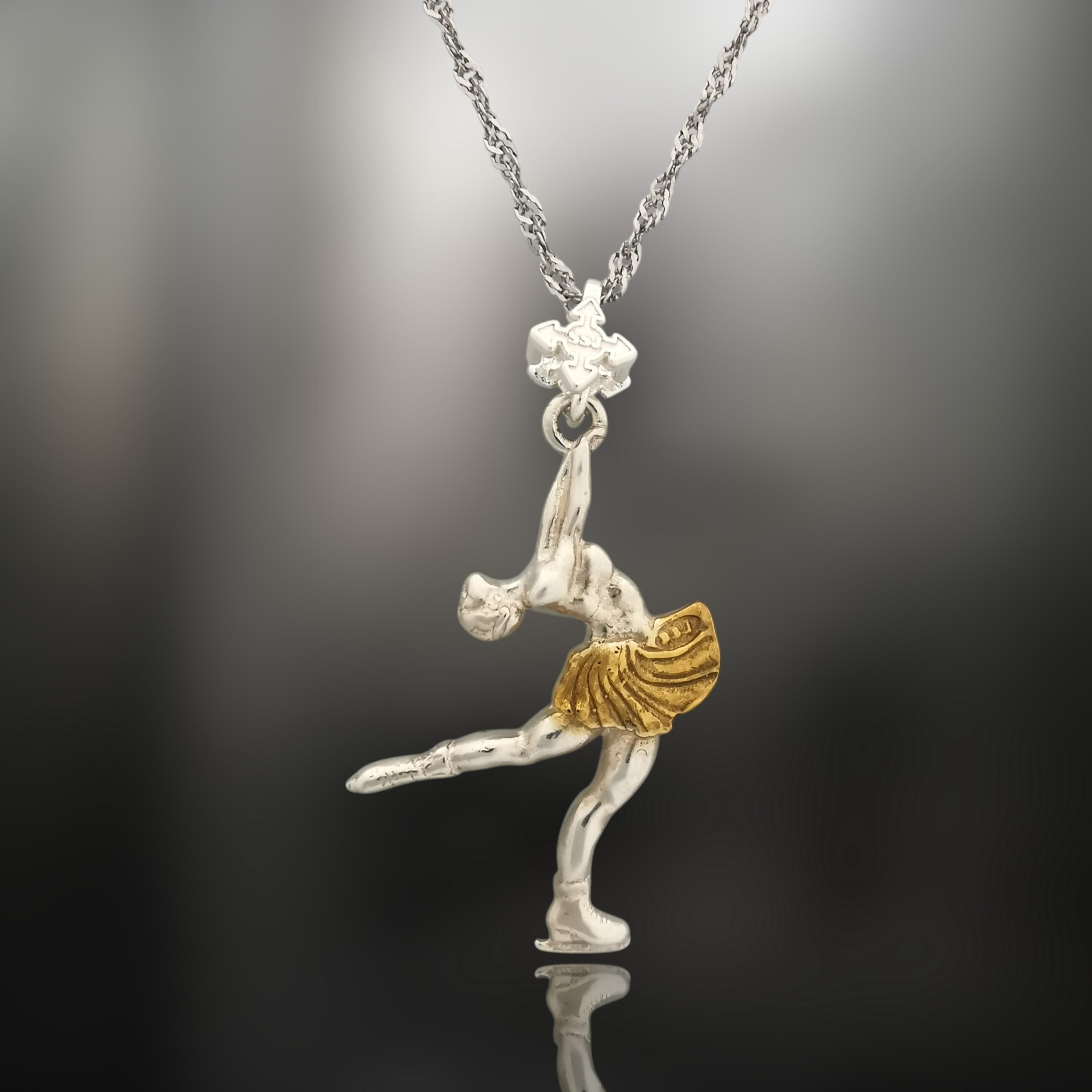 Фигурно пързаляне (пирует) – Дамски спортен медальон от сребро 925 с частично позлатено покритие – Ръчно изработено спортно бижу – Идеален подарък за жена, фенка на фигурното пързаляне – SSJ