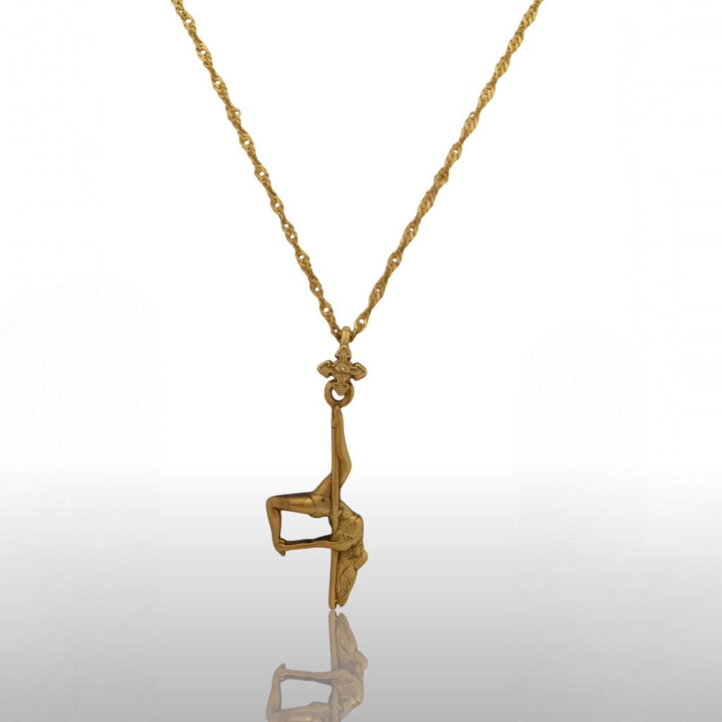 Pole Dance (Танци на пилон) – Дамски спортен медальон от сребро 925 с позлатено покритие – Ръчно изработено спортно бижу – Идеален подарък за жена, фенка на гимнастиката – SSJ