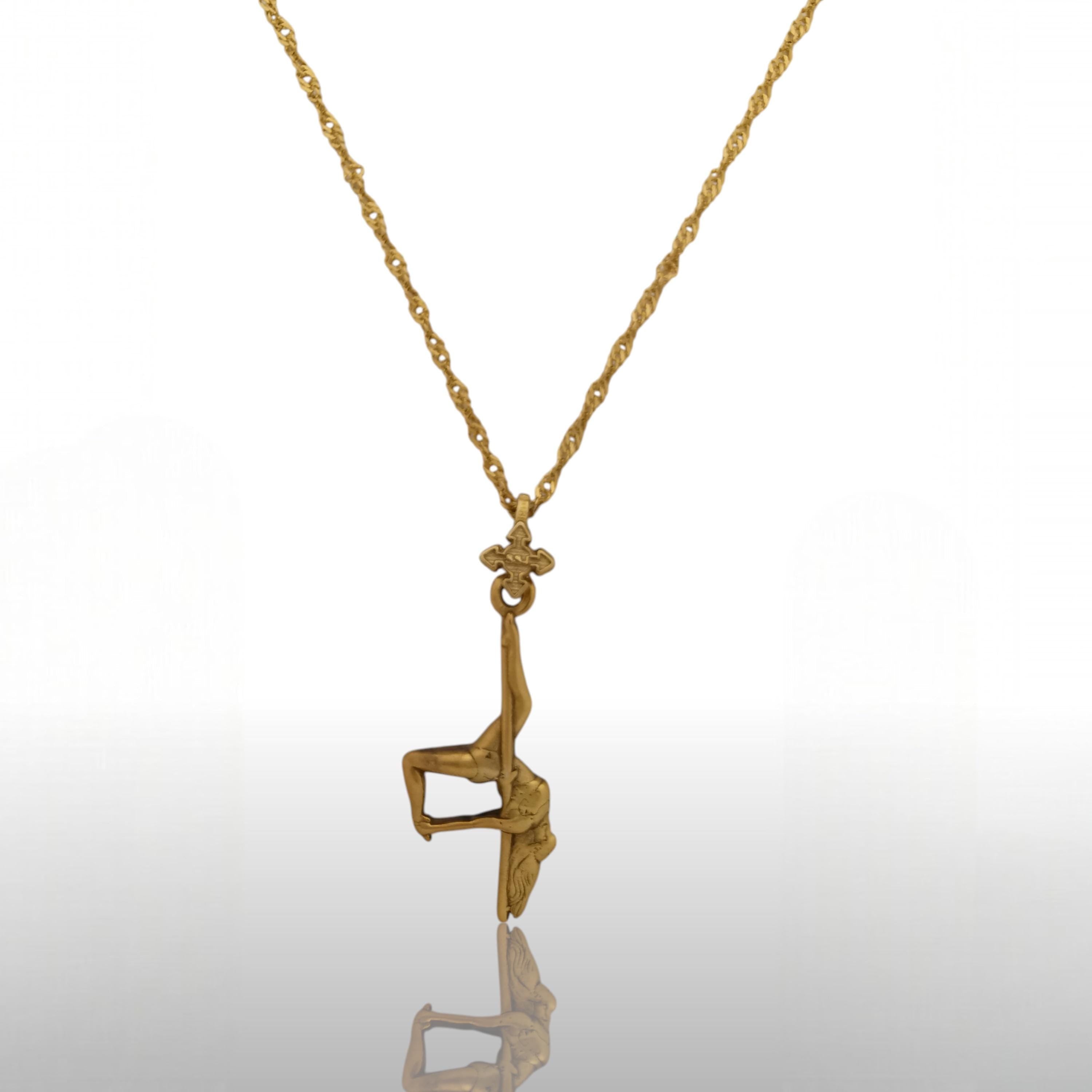 Pole Dance (Танци на пилон) – Дамски спортен медальон от сребро 925 с позлатено покритие – Ръчно изработено спортно бижу – Идеален подарък за жена, фенка на гимнастиката – SSJ