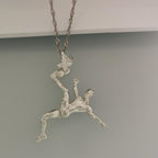 Футболист (задна ножица) – Мъжки спортен медальон от сребро 925 с класическо покритие – Ръчно изработено спортно бижу – Идеален подарък за мъж, фен на футбола – SSJ