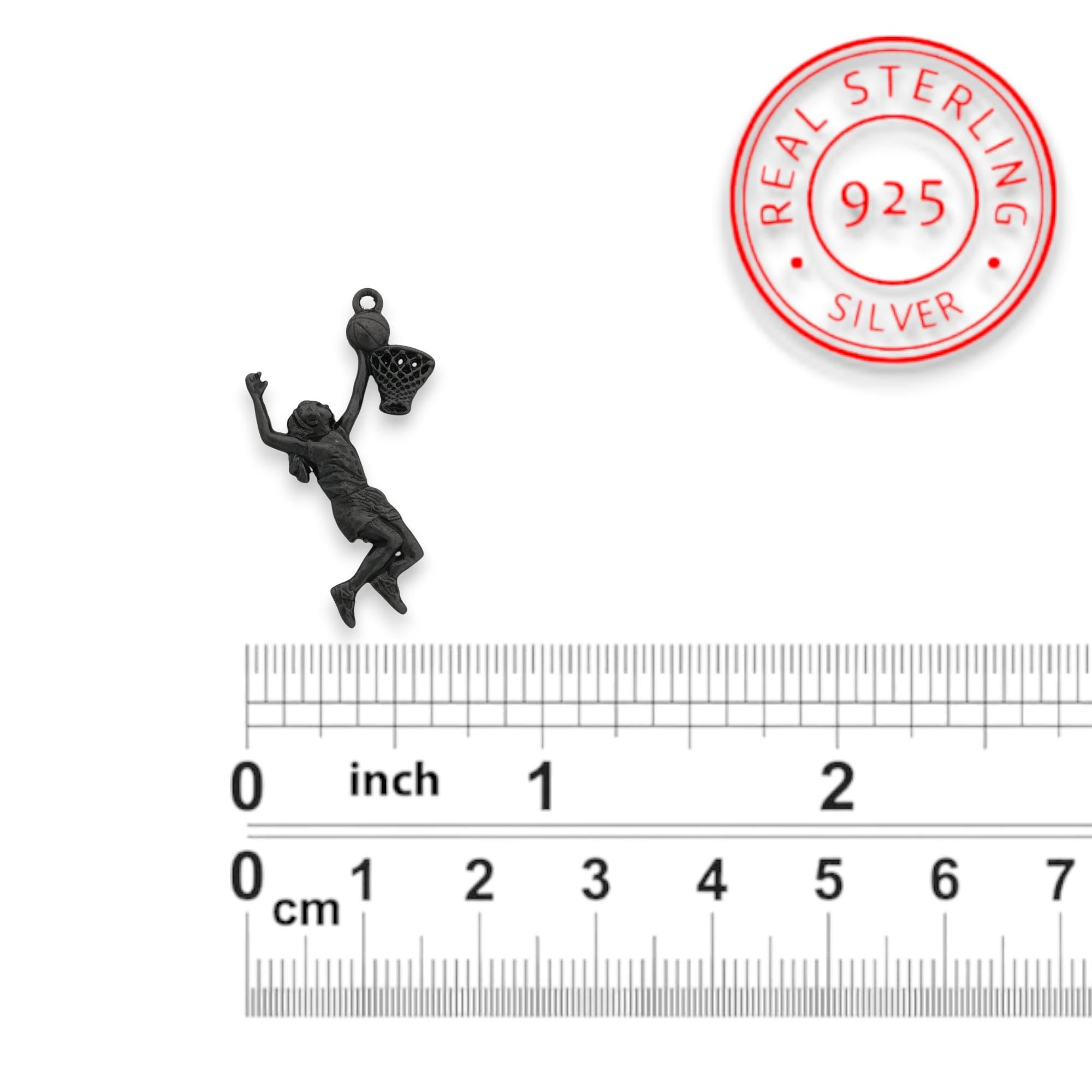 Дамски медальон 925 баскетбол – Баскетболистка забивка, оксидирано черно