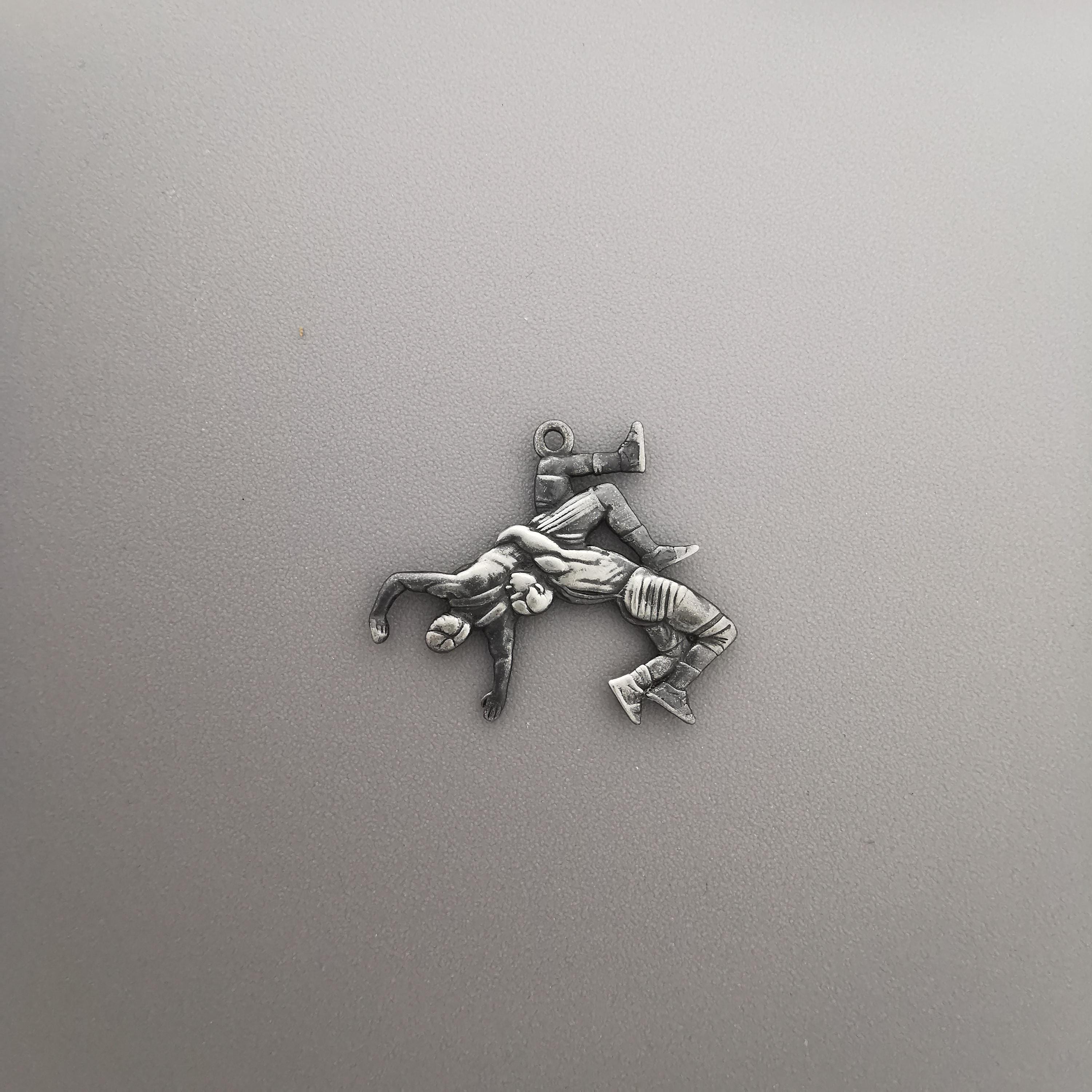 Борба – Мъжки спортен медальон от сребро 925 с винтидж покритие – Ръчно изработено бижу талисман за борци, треньори и фенове на бойните изкуства – SSJ